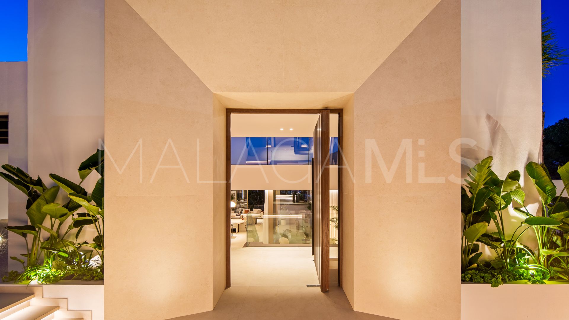Buy Nueva Andalucia 5 bedrooms villa