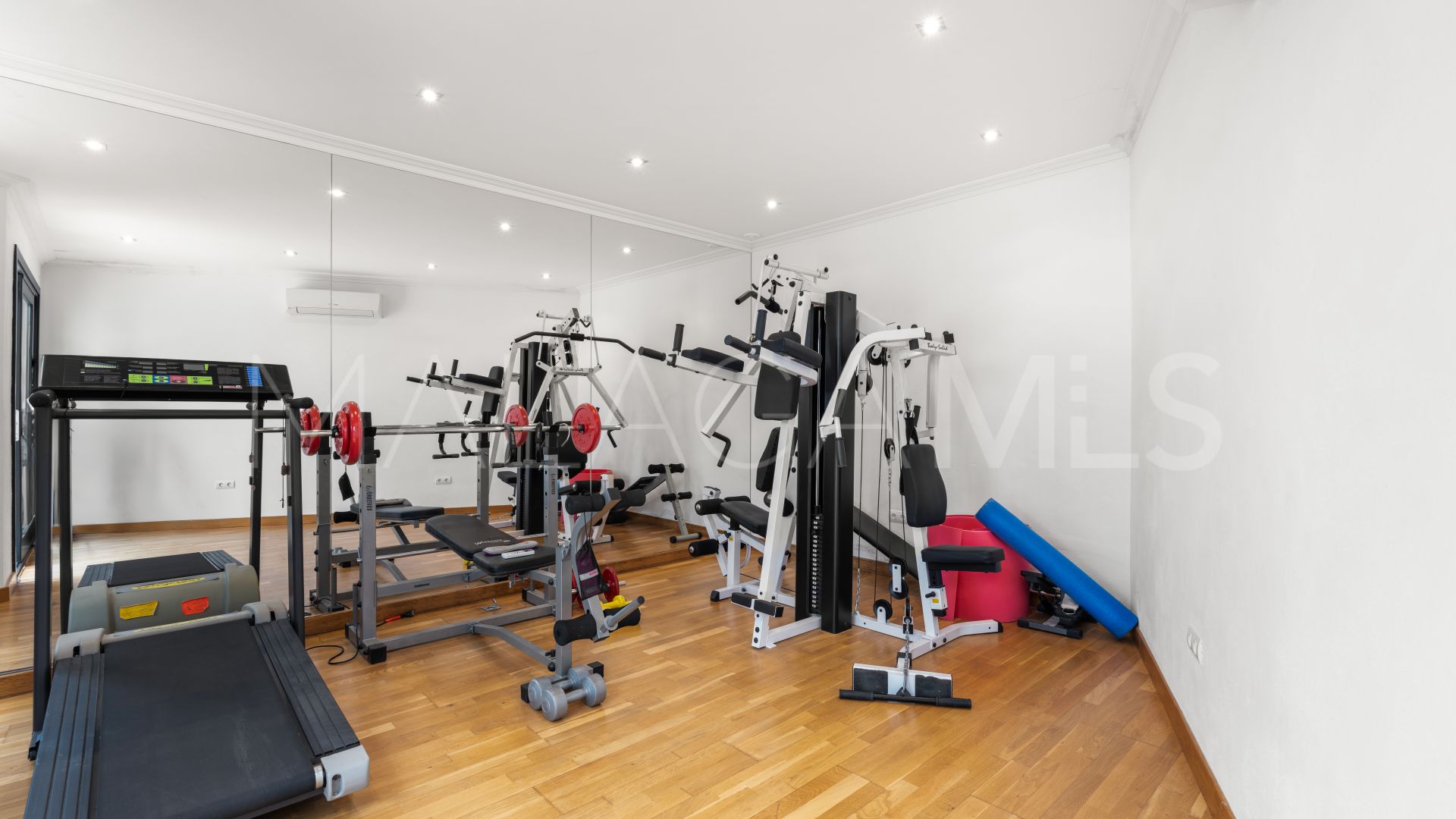 Se vende villa with 6 bedrooms in Marbella Hill Club