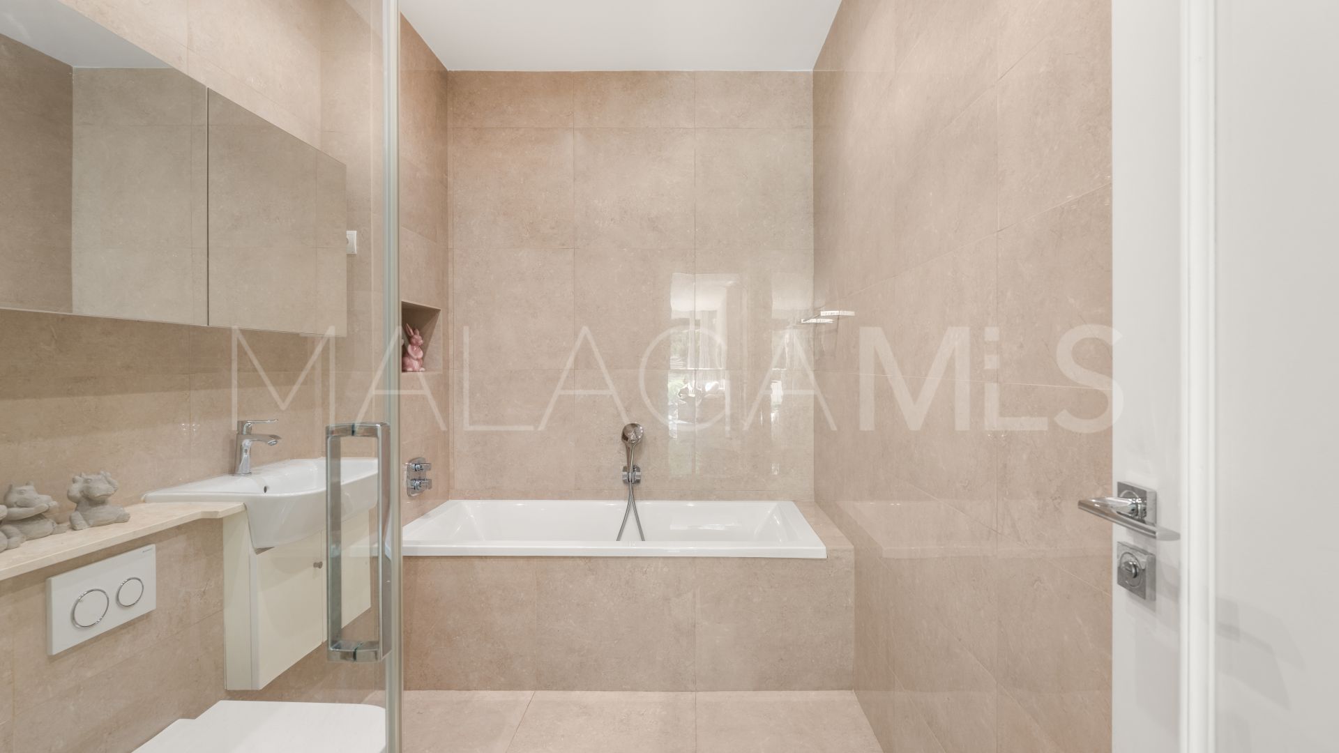 Se vende villa with 6 bedrooms in Marbella Hill Club