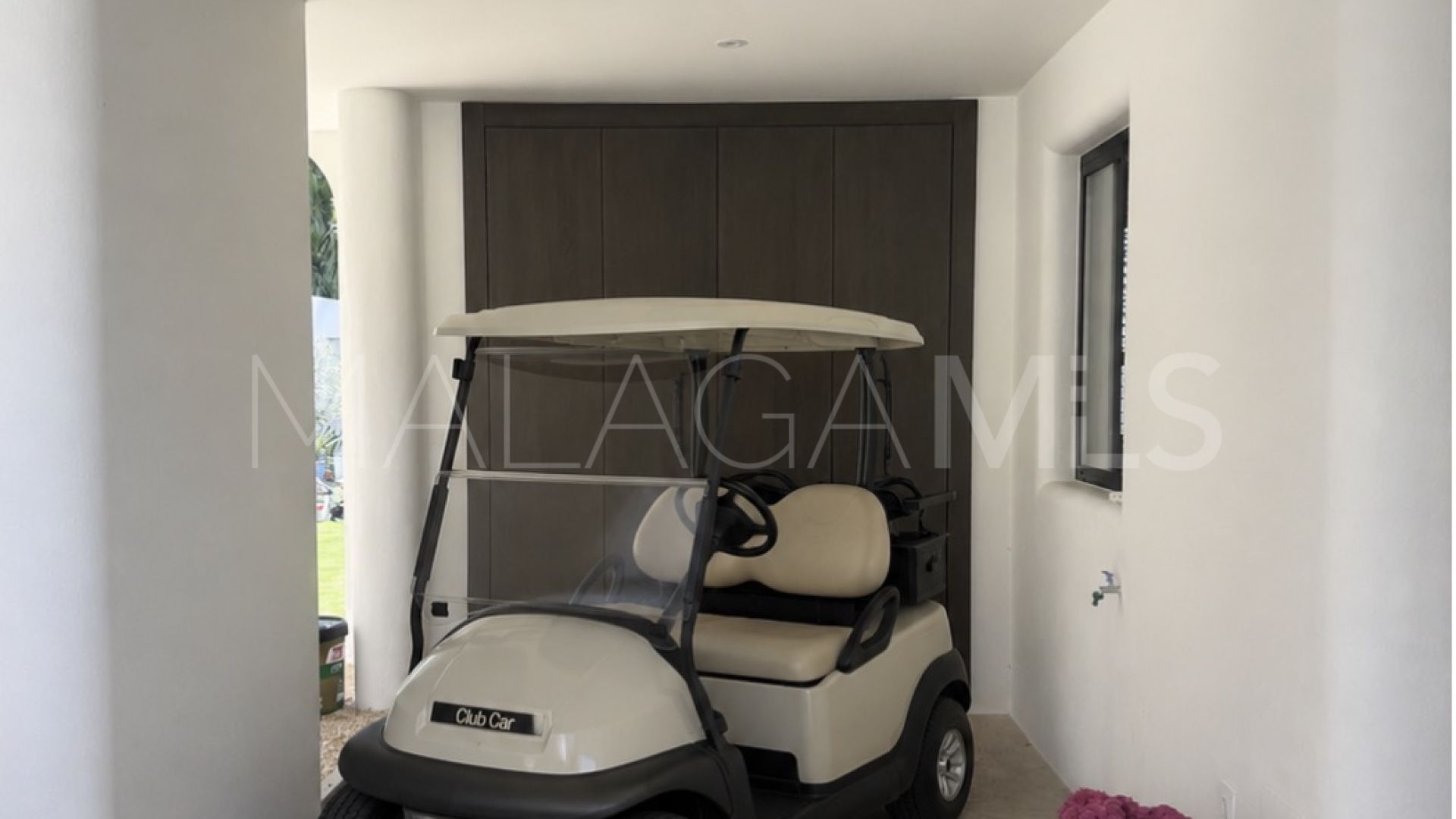 Villa for sale in Guadalmina Baja