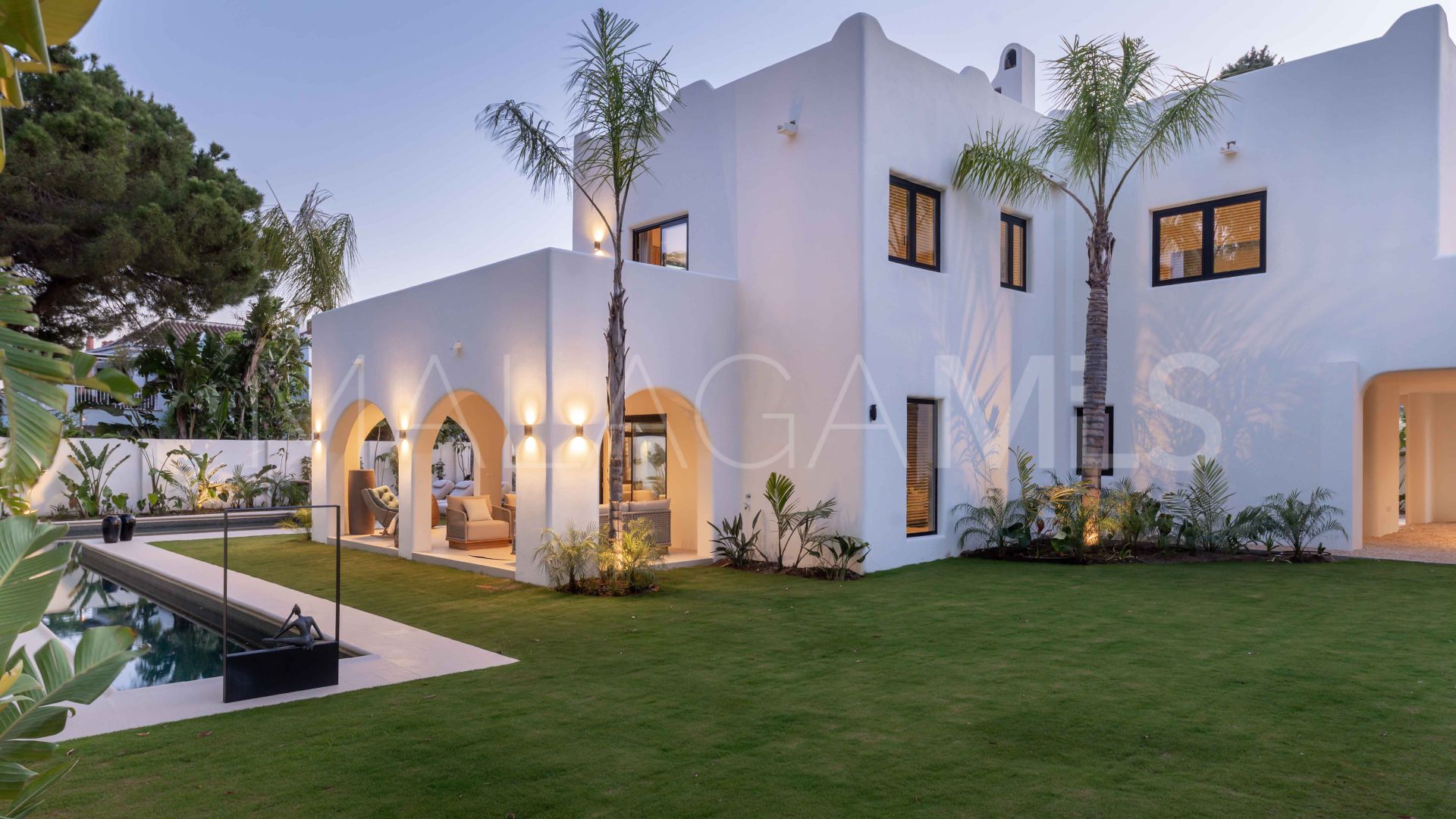 Villa for sale in Guadalmina Baja