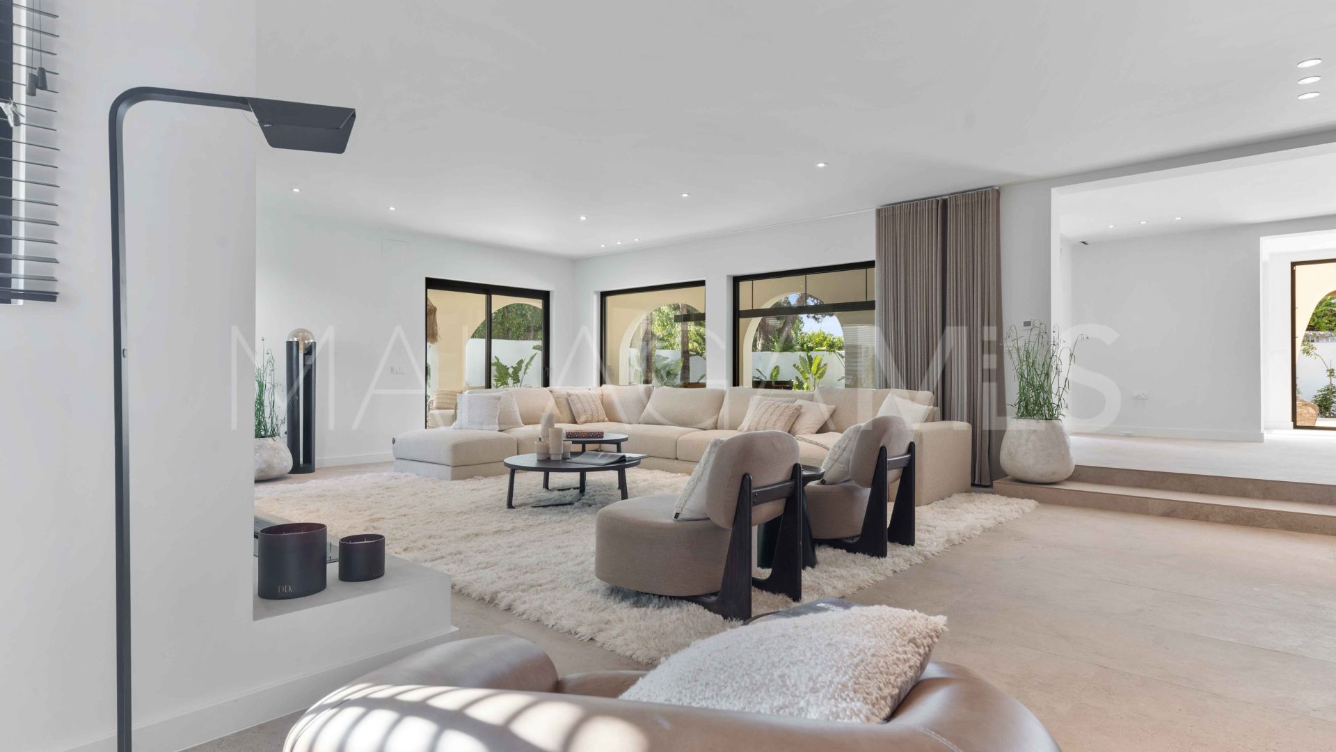Villa for sale in Guadalmina Baja