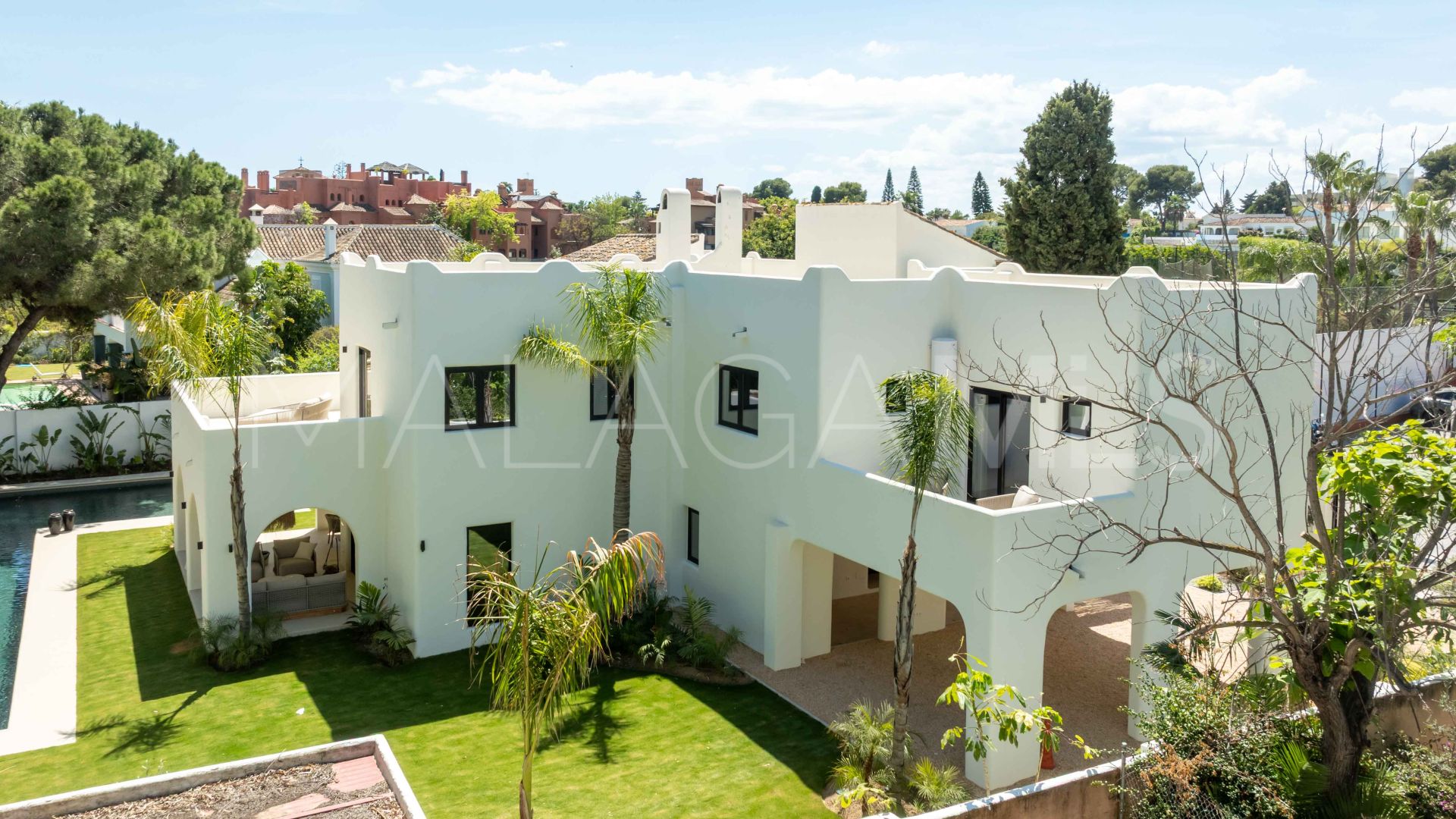 Villa for sale in Guadalmina Baja