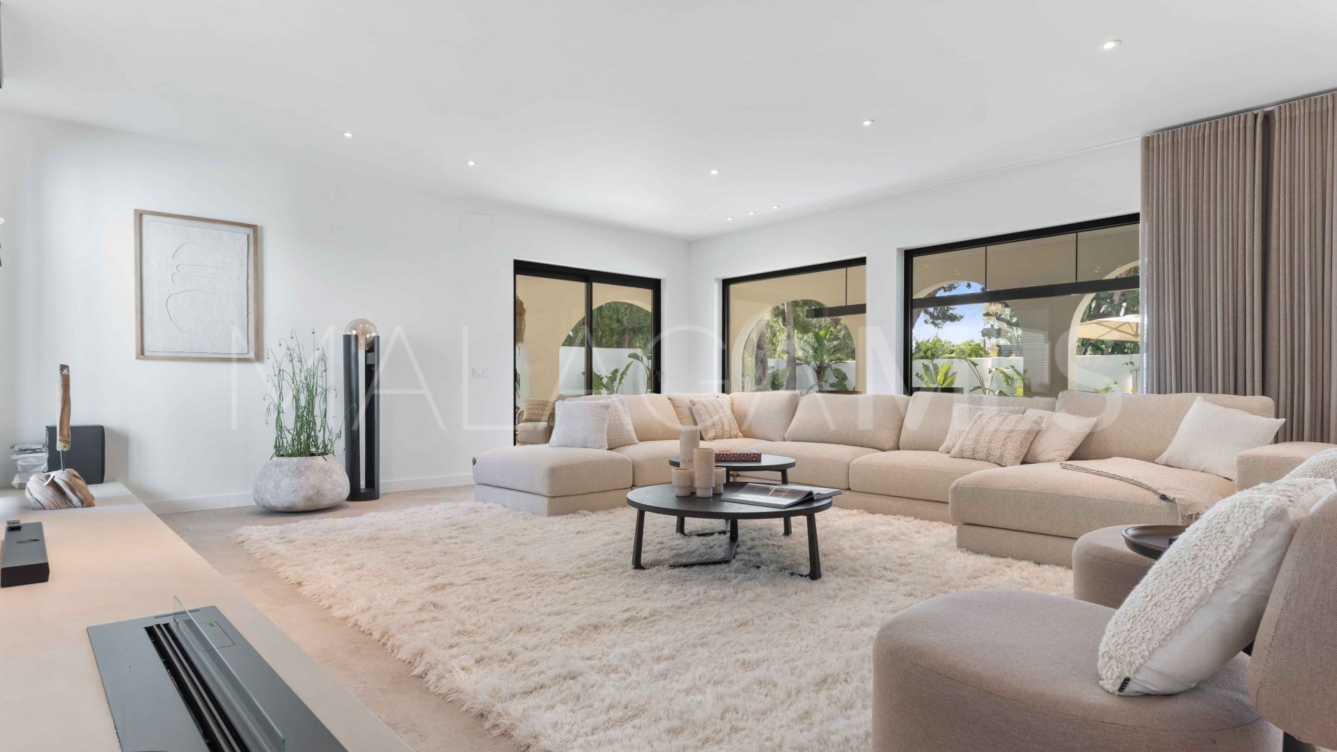 Villa for sale in Guadalmina Baja
