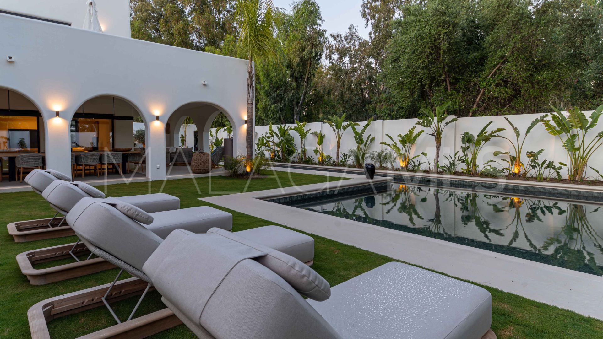 Villa for sale in Guadalmina Baja