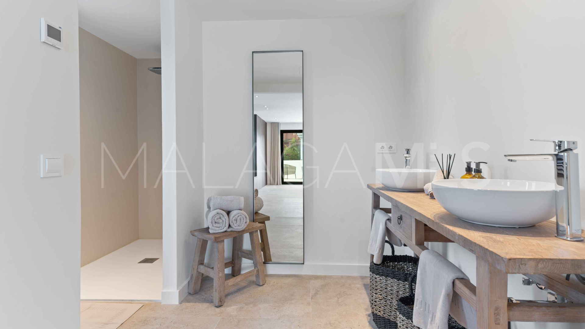 Villa for sale in Guadalmina Baja