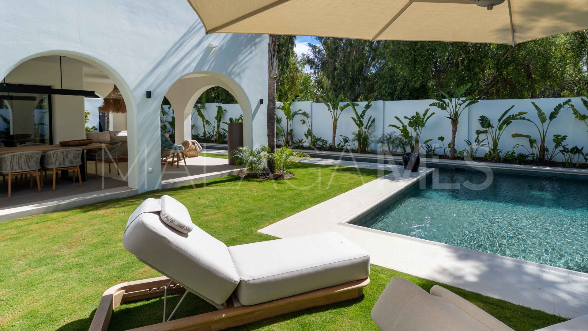 Villa for sale in Guadalmina Baja