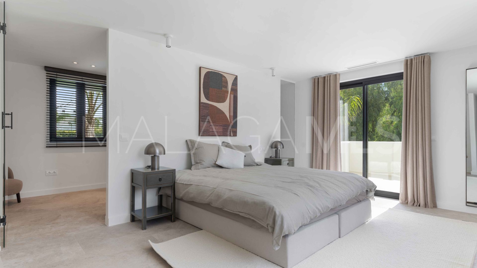 Villa for sale in Guadalmina Baja
