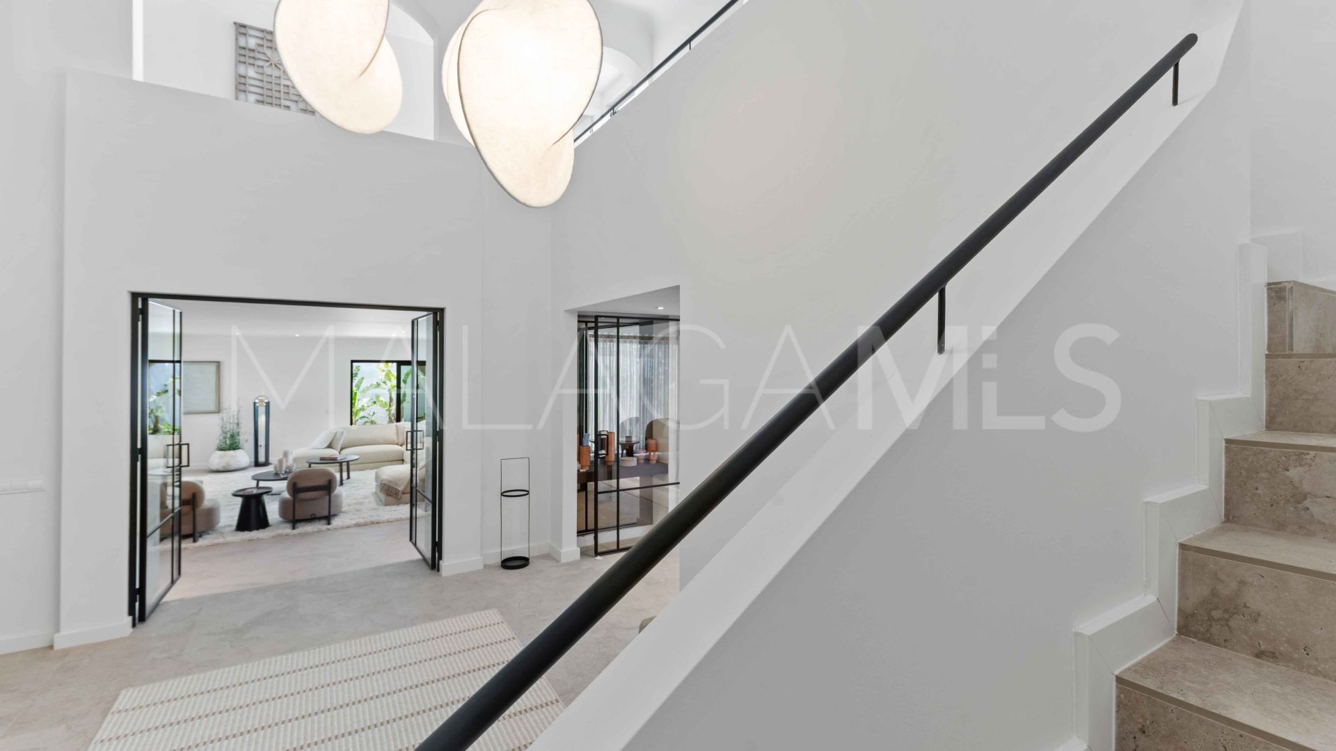 Villa for sale in Guadalmina Baja