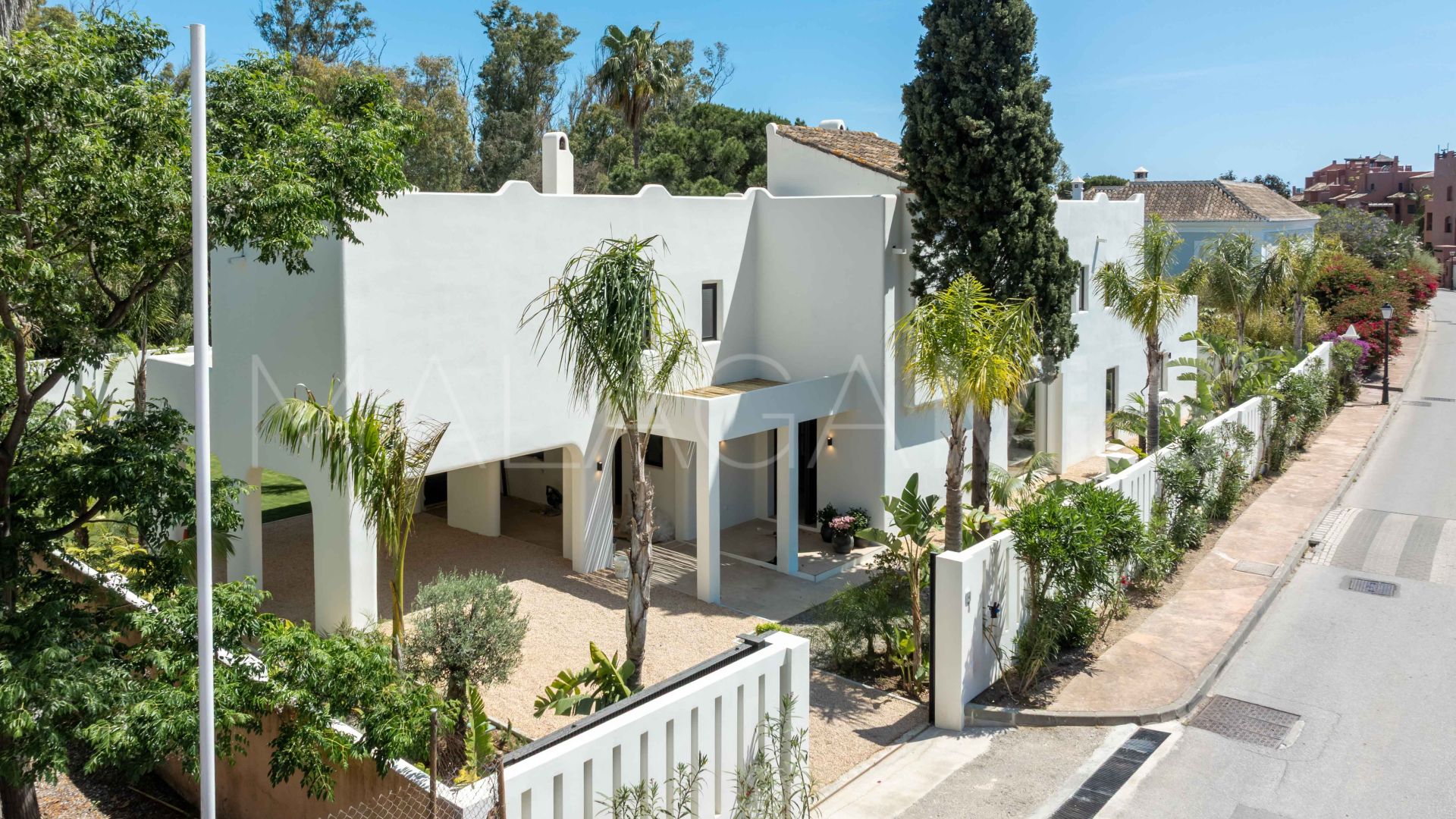 Villa for sale in Guadalmina Baja