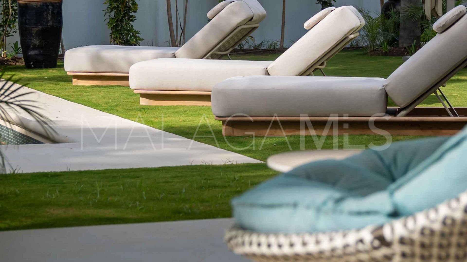 Villa for sale in Guadalmina Baja