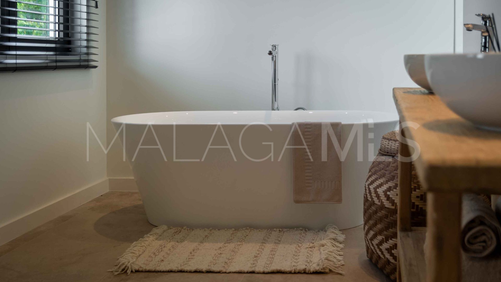 Villa for sale in Guadalmina Baja