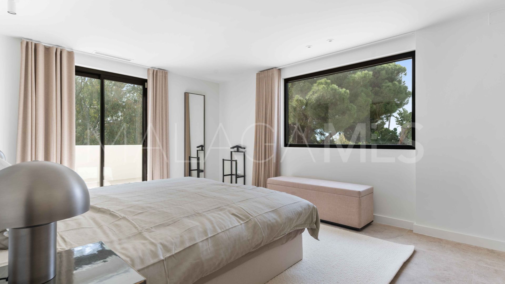 Villa for sale in Guadalmina Baja