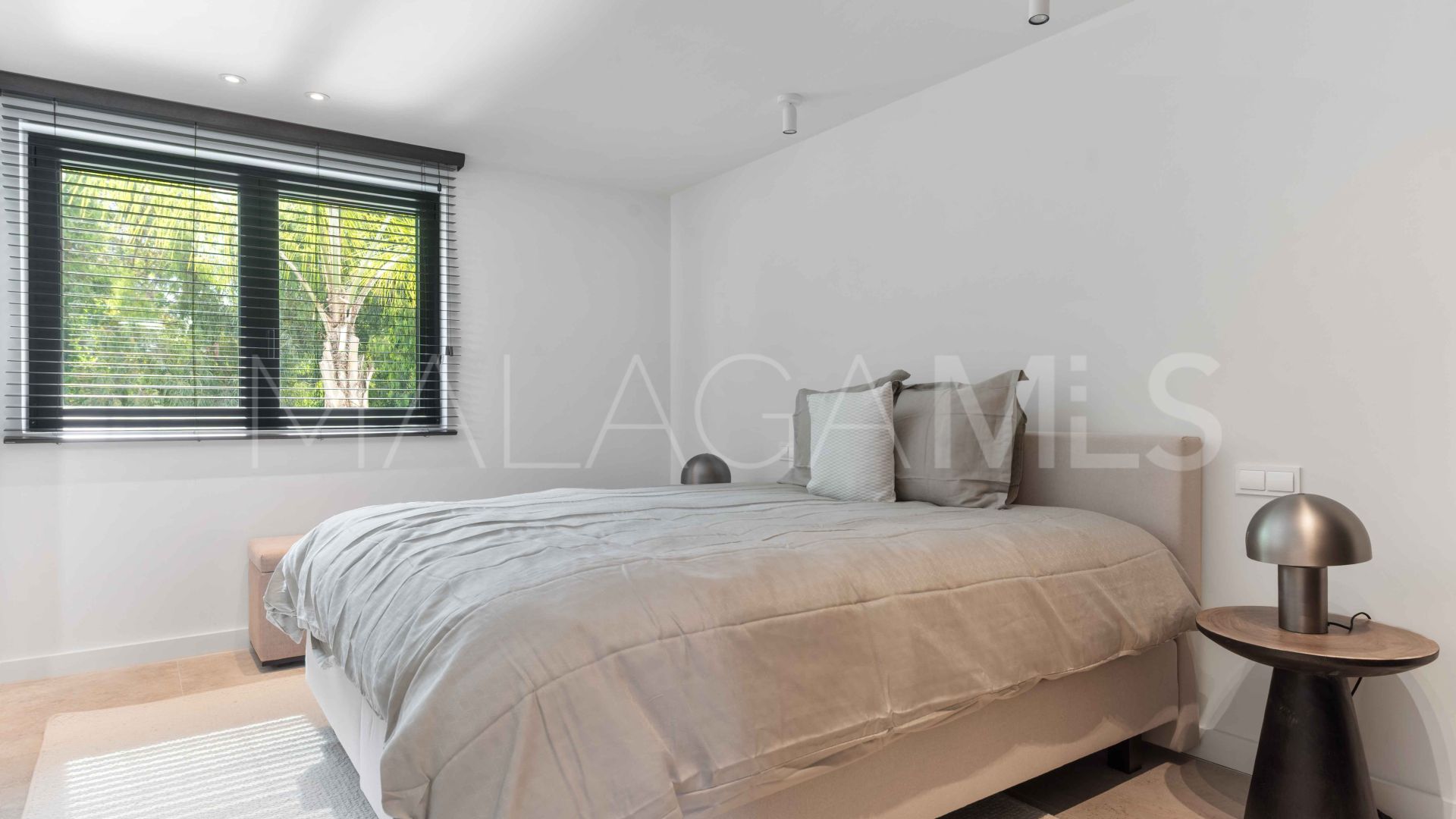 Villa for sale in Guadalmina Baja