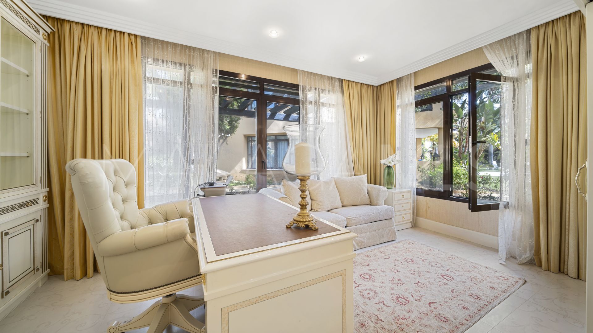 Lägenhet for sale in Bahia de Banus