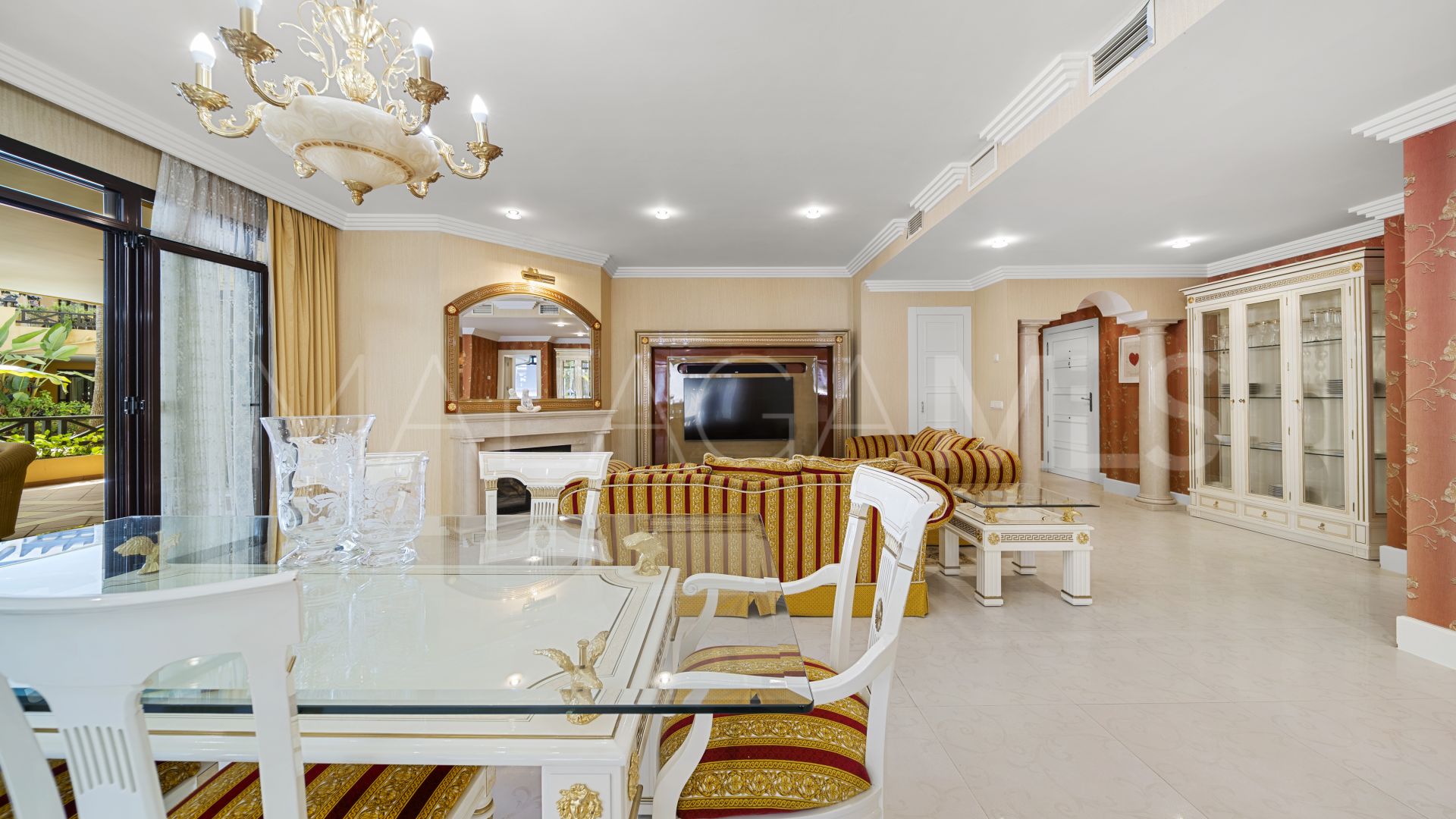 Lägenhet for sale in Bahia de Banus