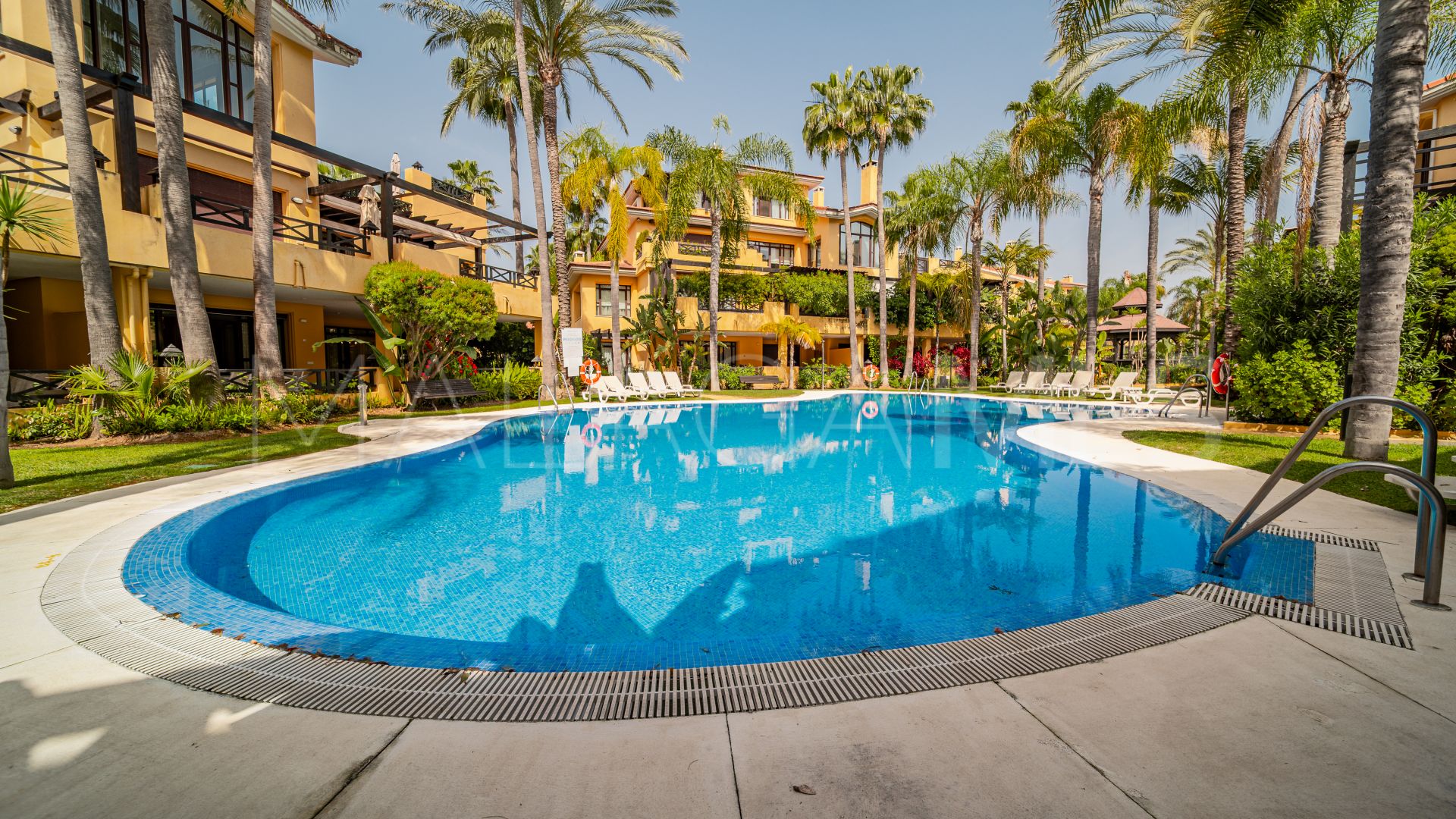 Lägenhet for sale in Bahia de Banus