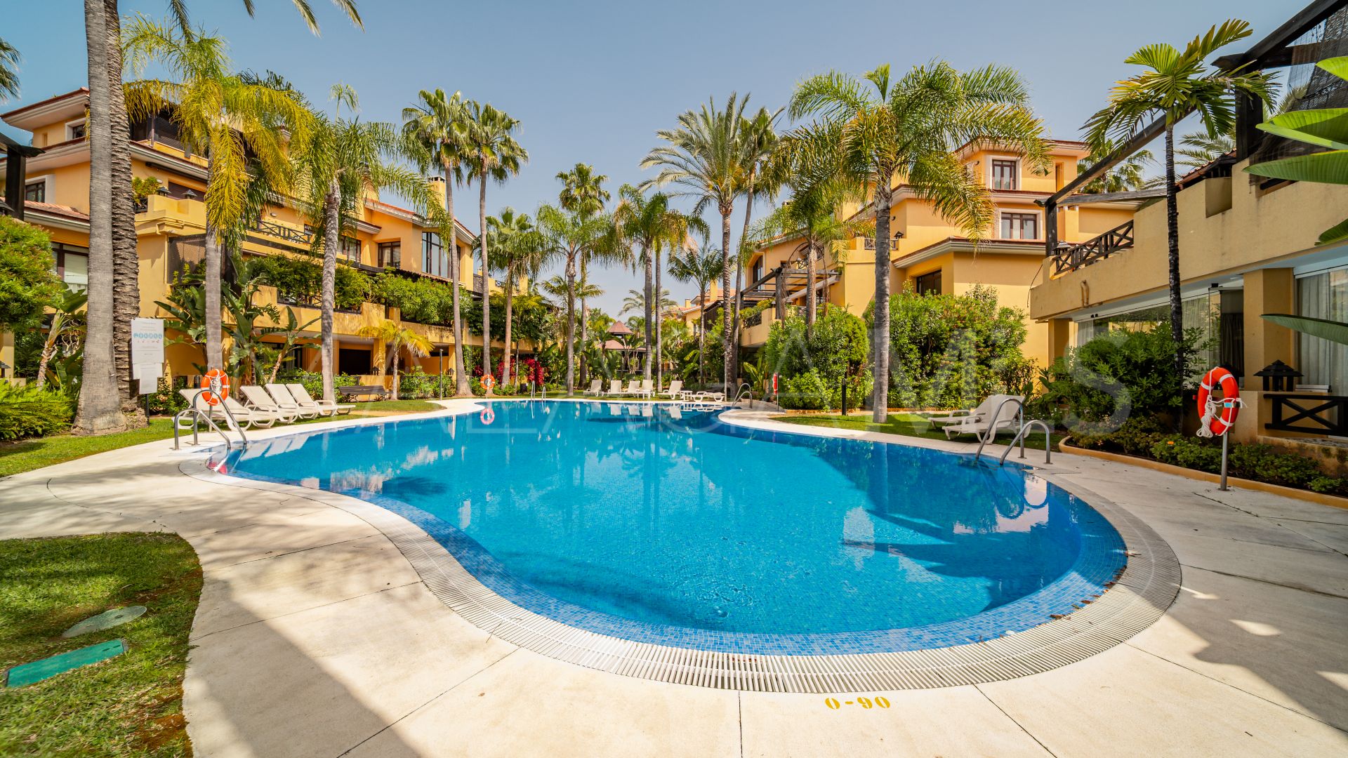 Lägenhet for sale in Bahia de Banus