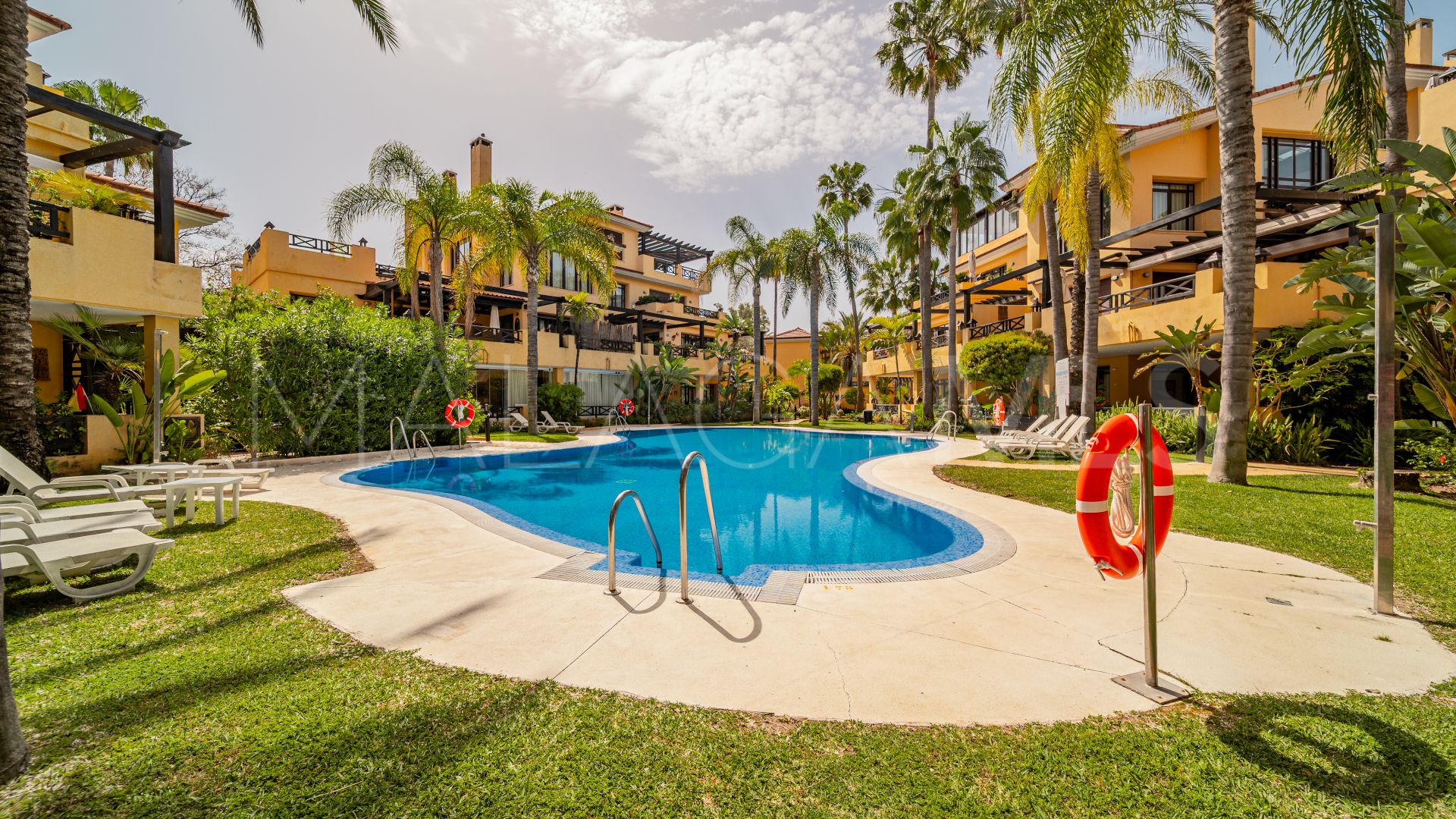 Lägenhet for sale in Bahia de Banus