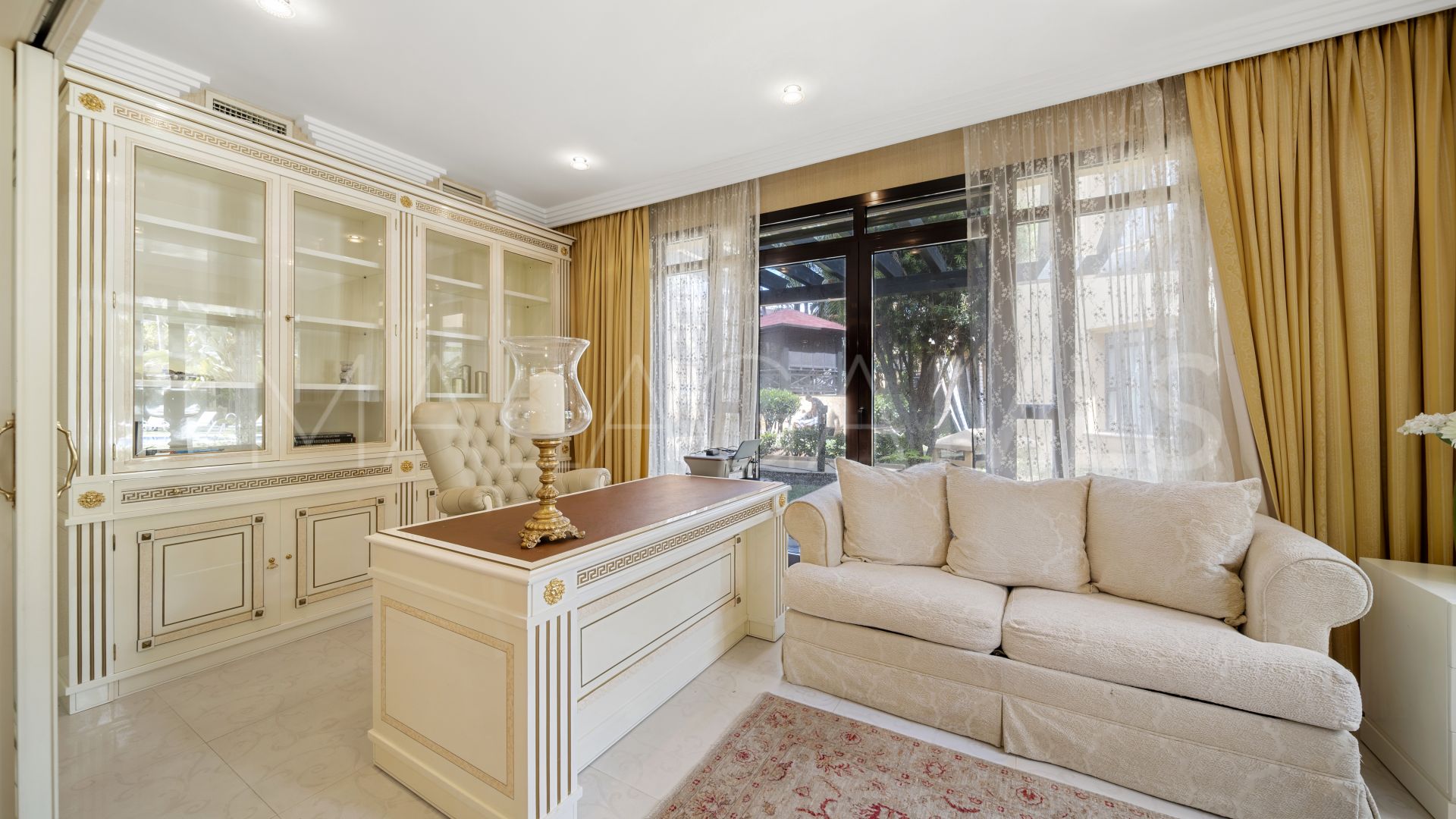 Lägenhet for sale in Bahia de Banus