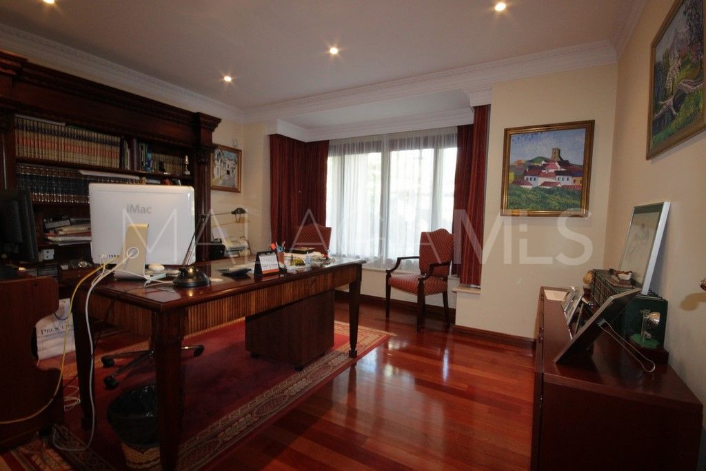 Villa for sale in Altos Reales