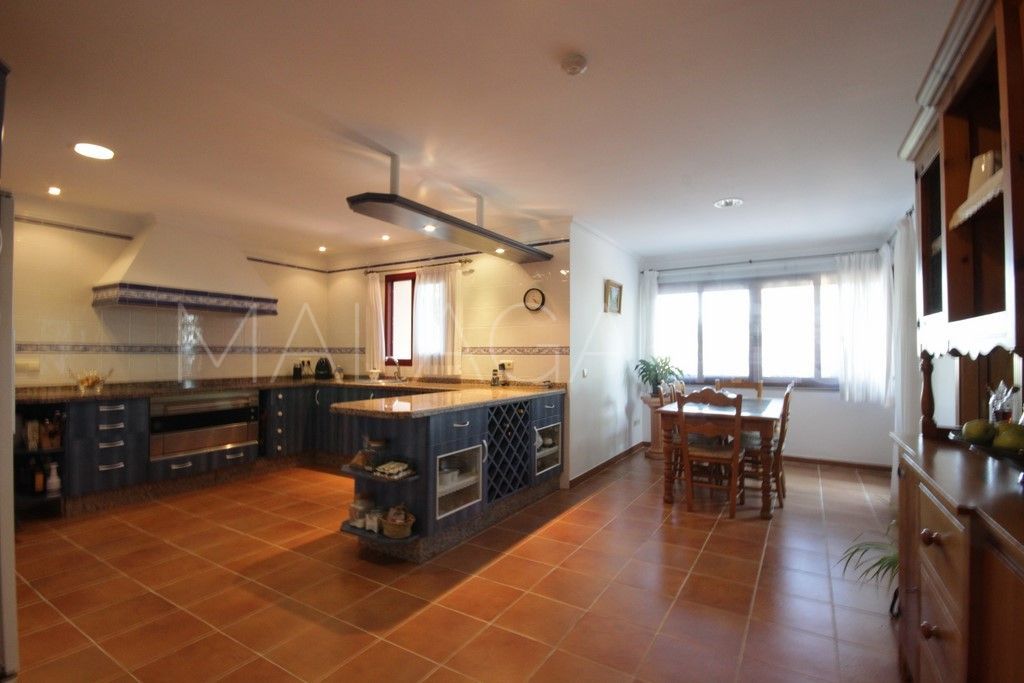 Villa for sale in Altos Reales