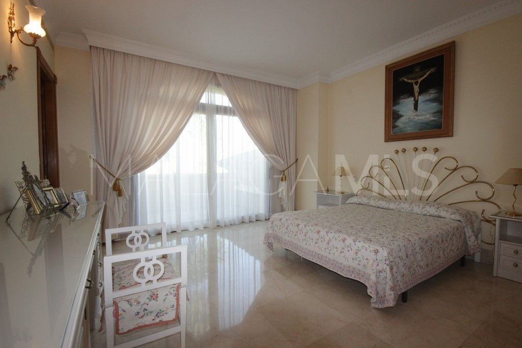 Villa for sale in Altos Reales