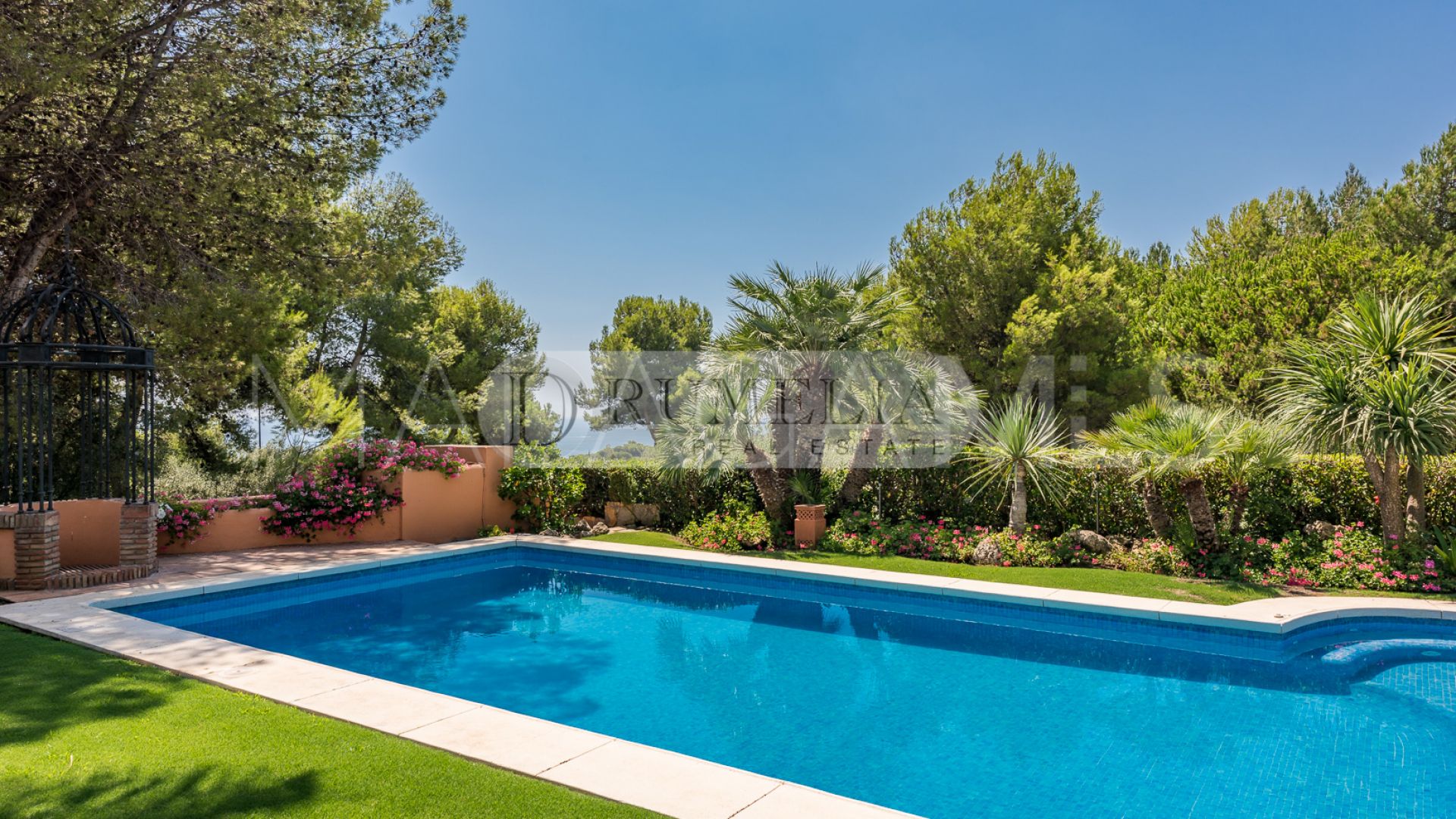 Villa for sale in Altos Reales