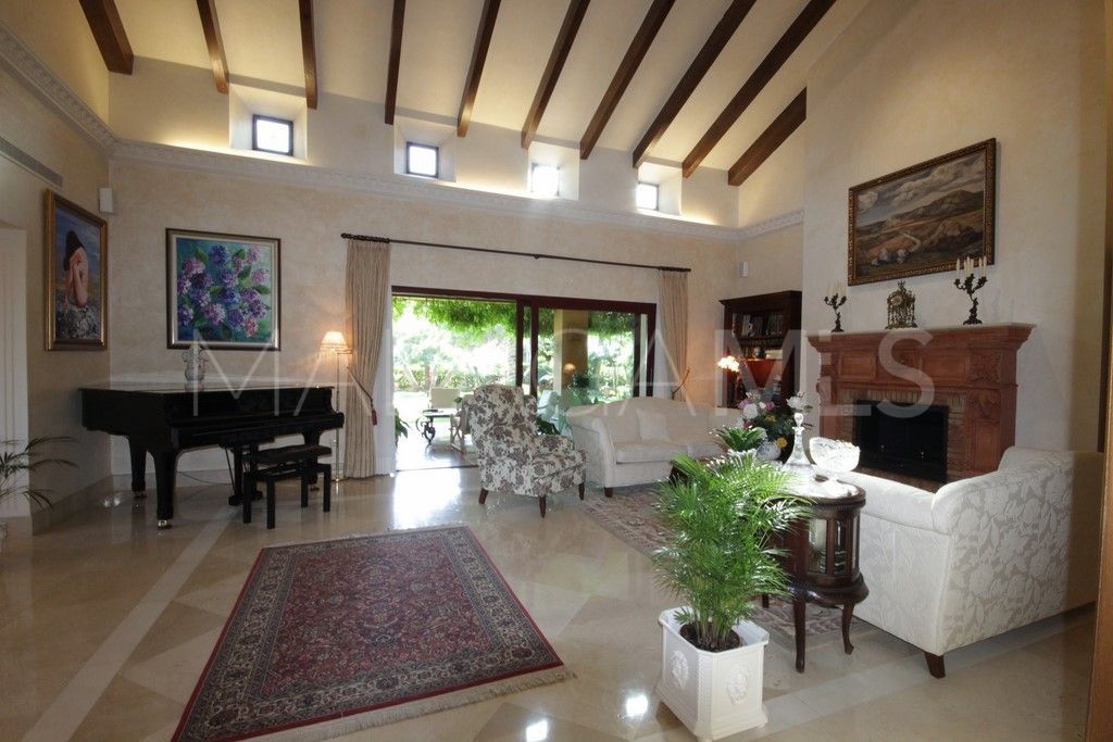 Villa for sale in Altos Reales