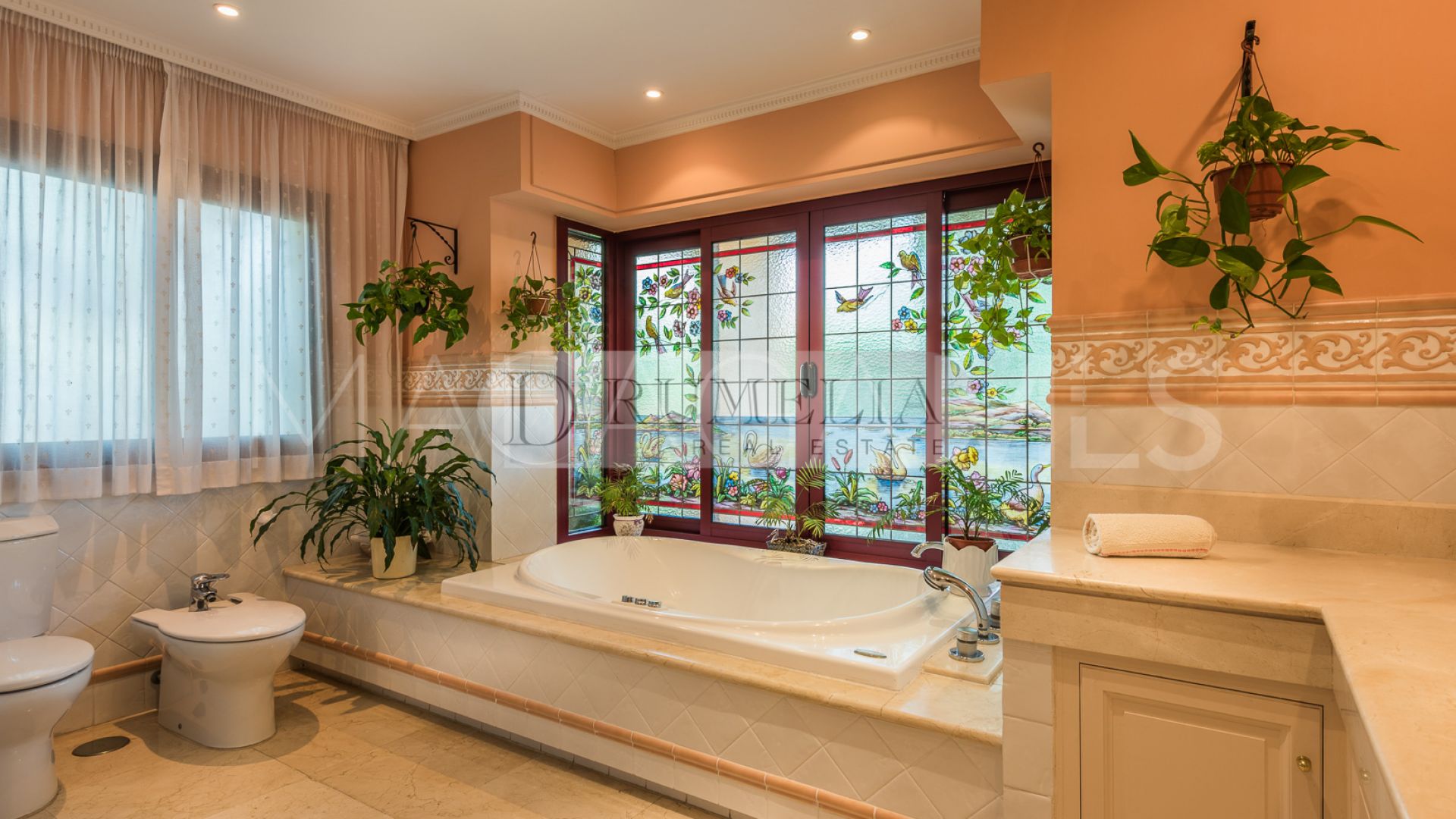Villa for sale in Altos Reales