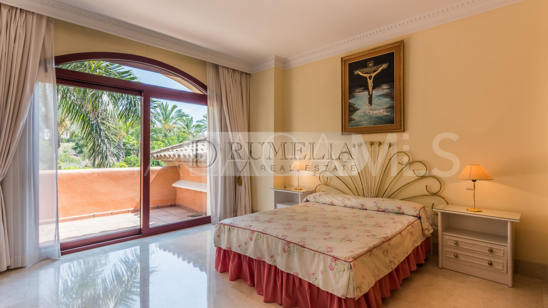 Villa for sale in Altos Reales