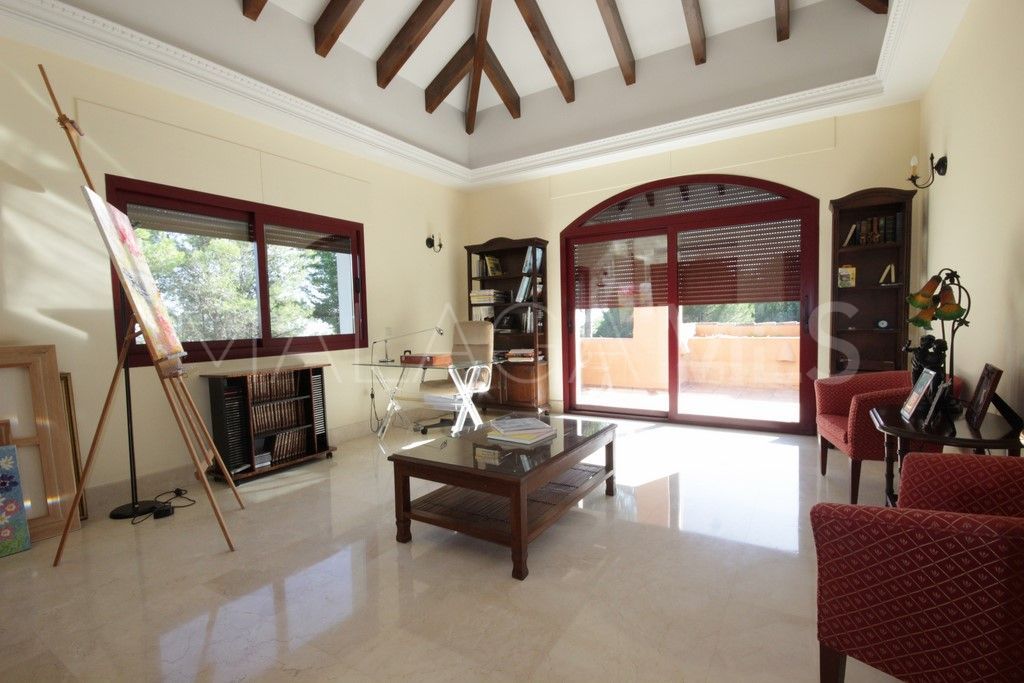 Villa for sale in Altos Reales