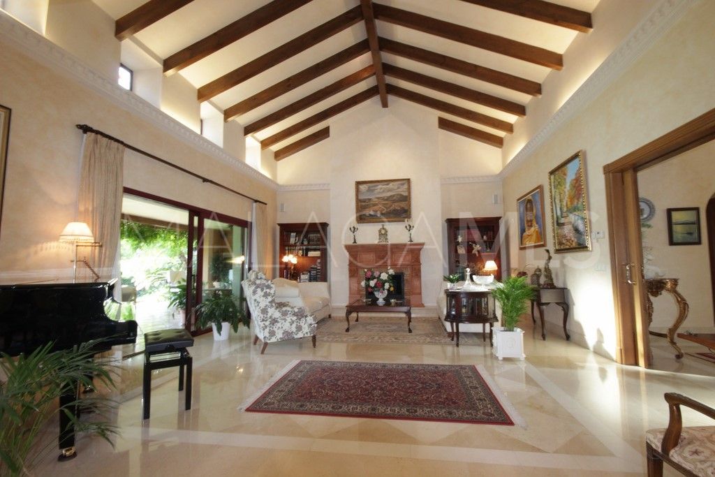 Villa for sale in Altos Reales