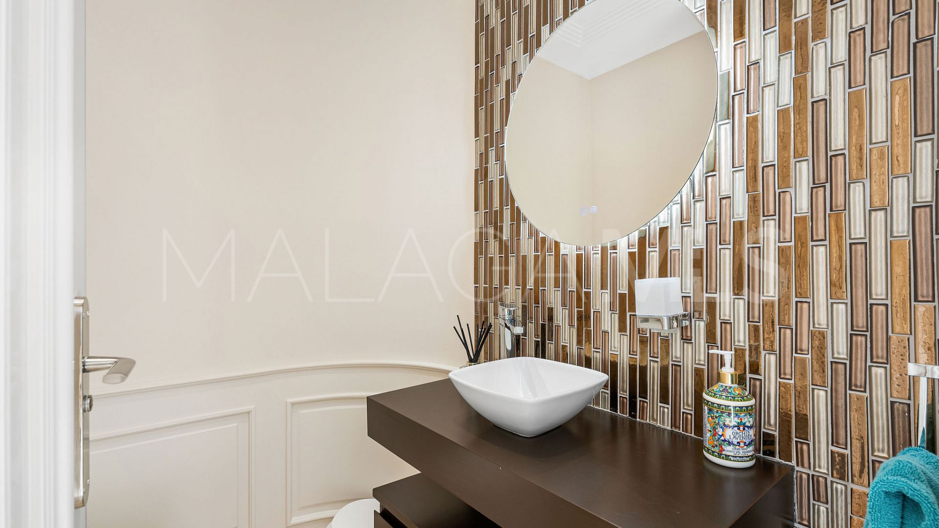 Villa for sale in Nueva Andalucia