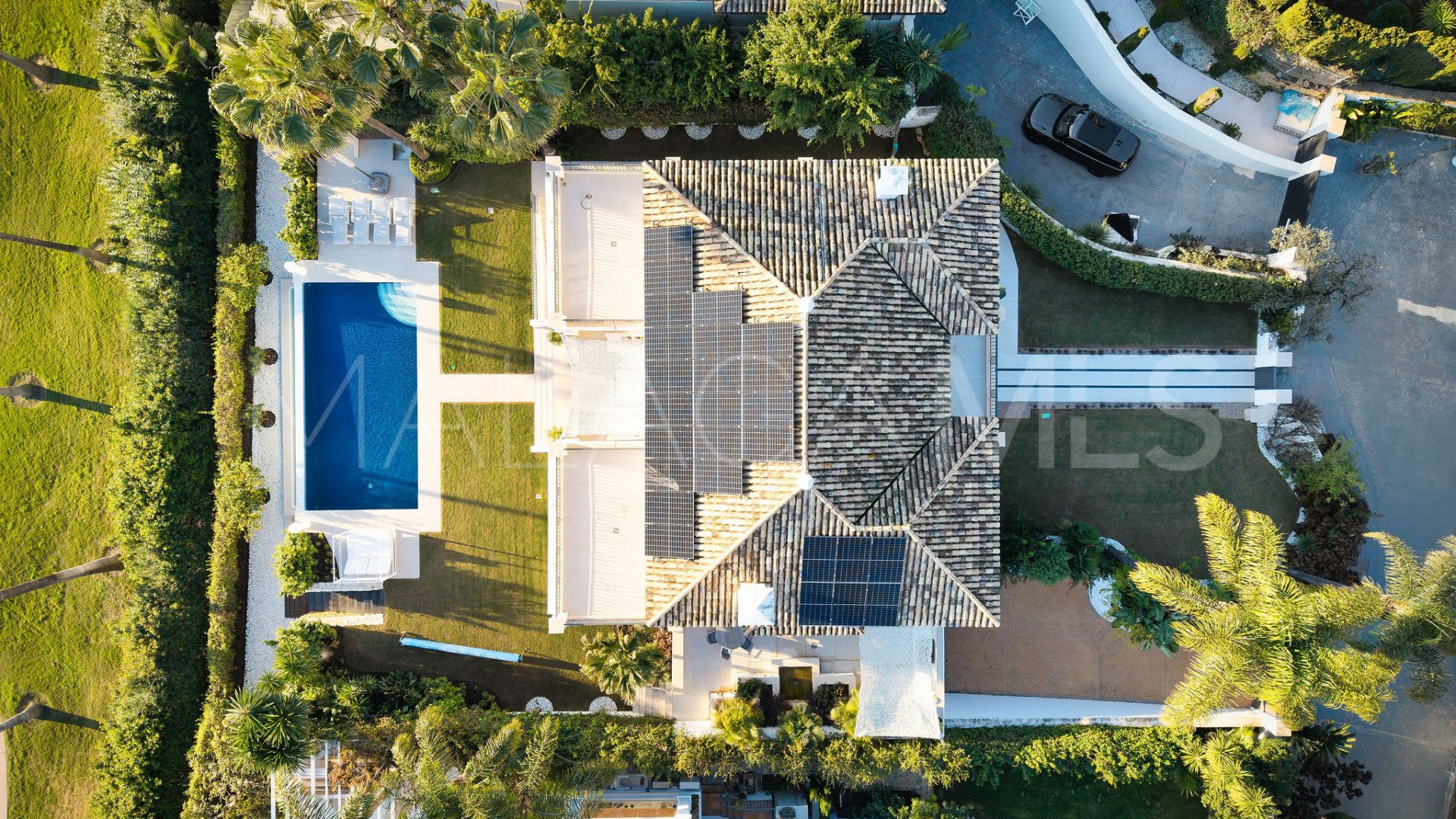 Villa for sale in Nueva Andalucia