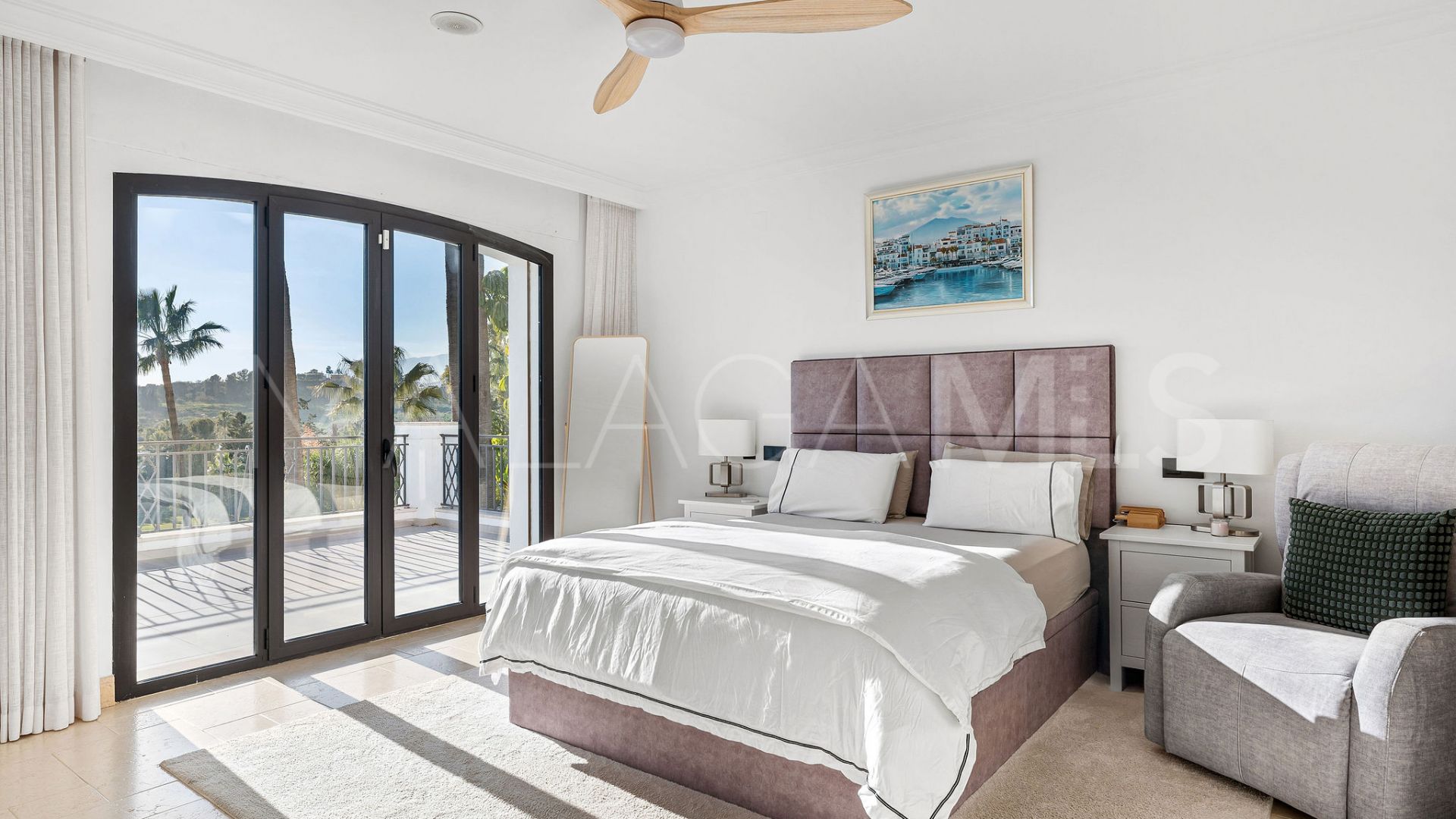 Villa for sale in Nueva Andalucia