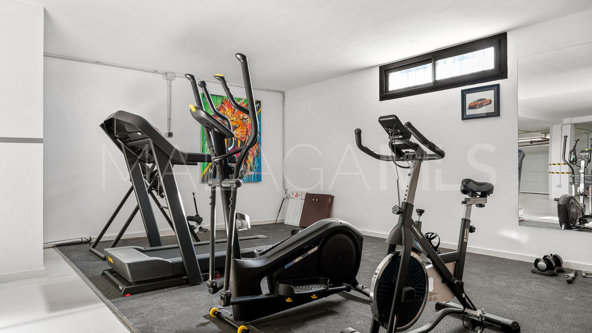 Villa for sale in Nueva Andalucia