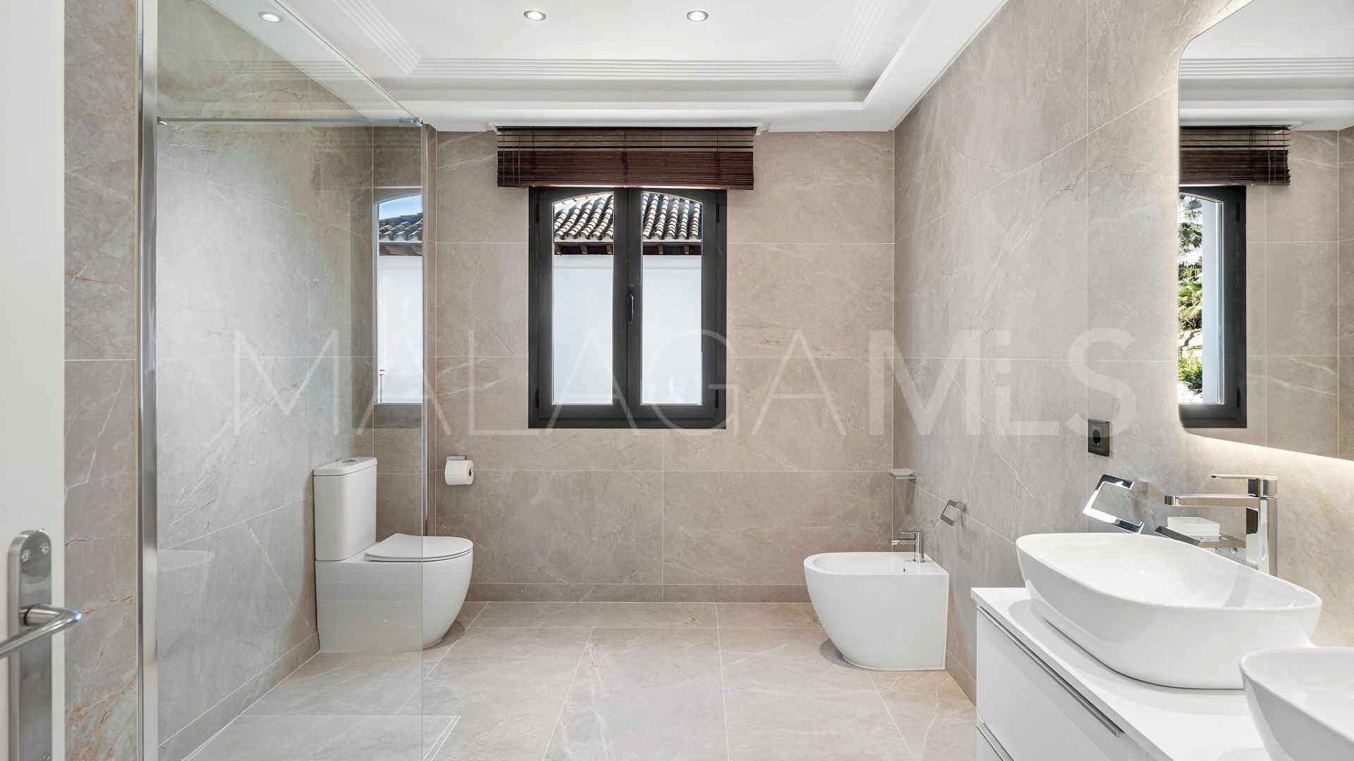 Villa for sale in Nueva Andalucia