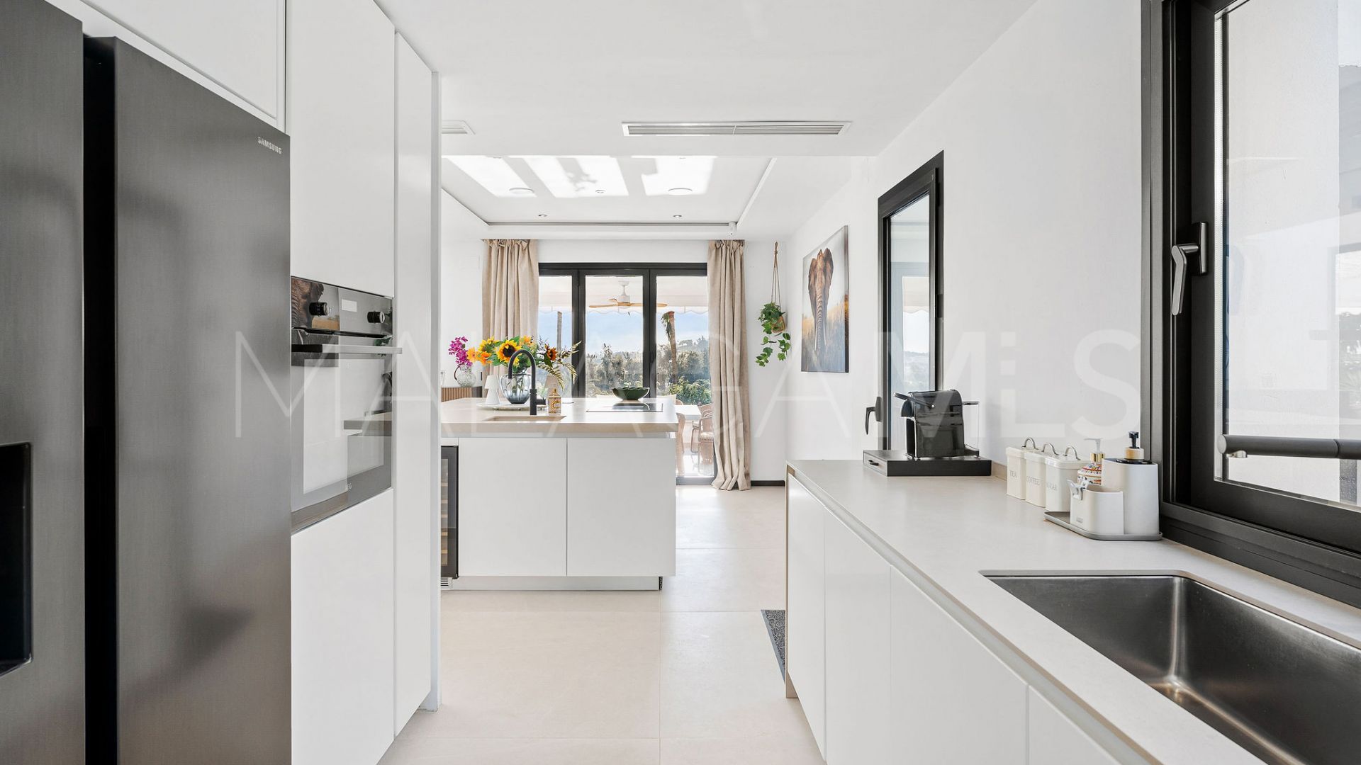 Villa for sale in Nueva Andalucia