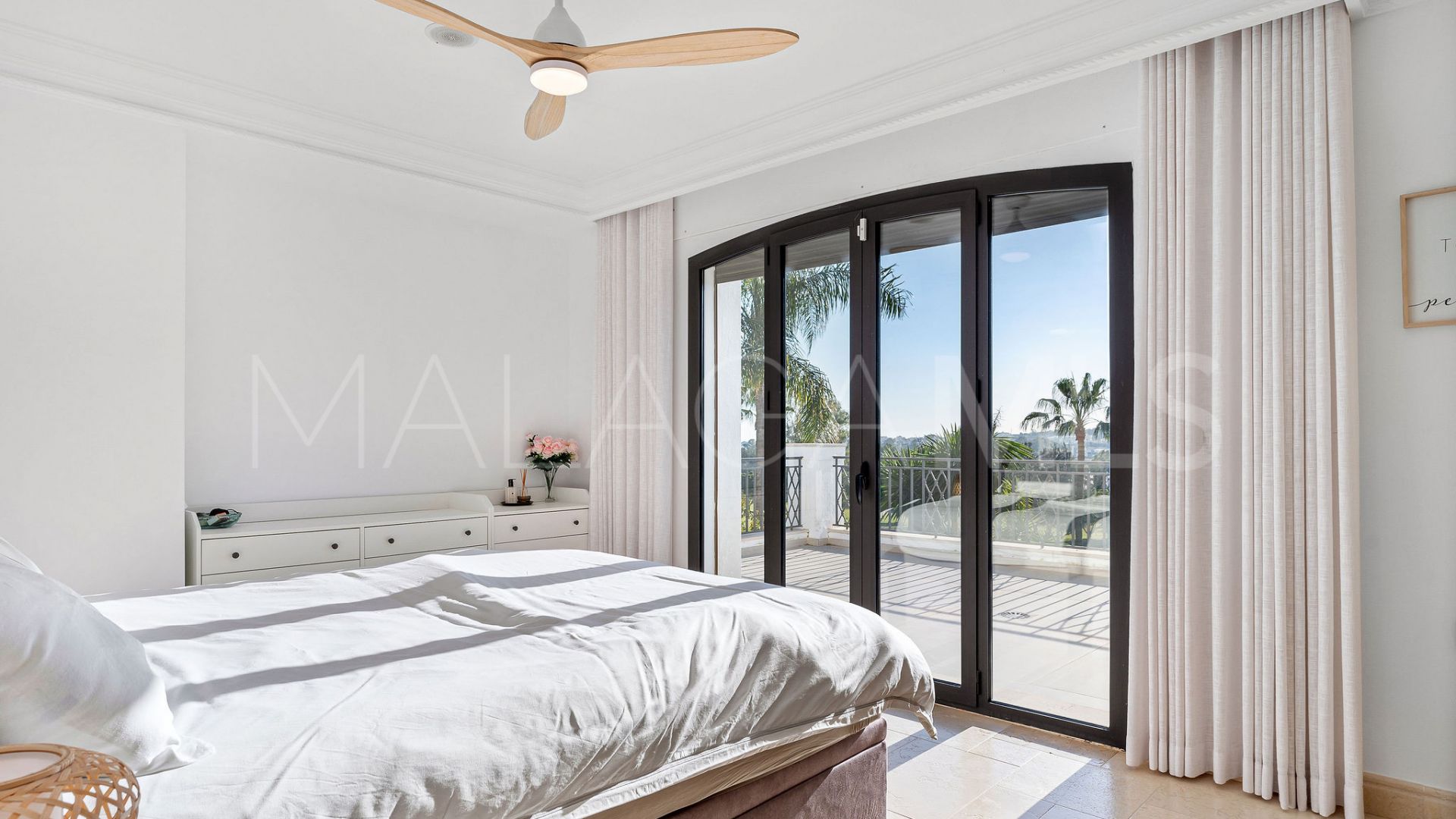 Villa for sale in Nueva Andalucia