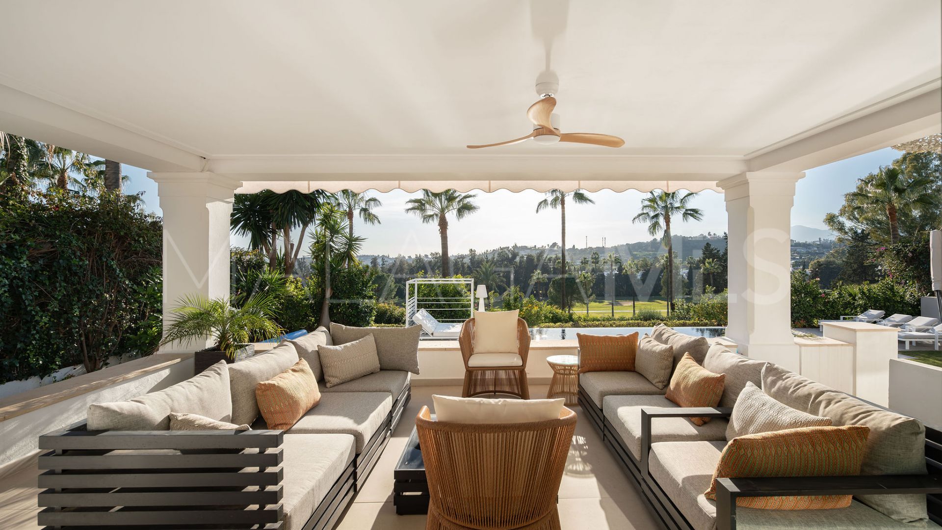 Villa for sale in Nueva Andalucia