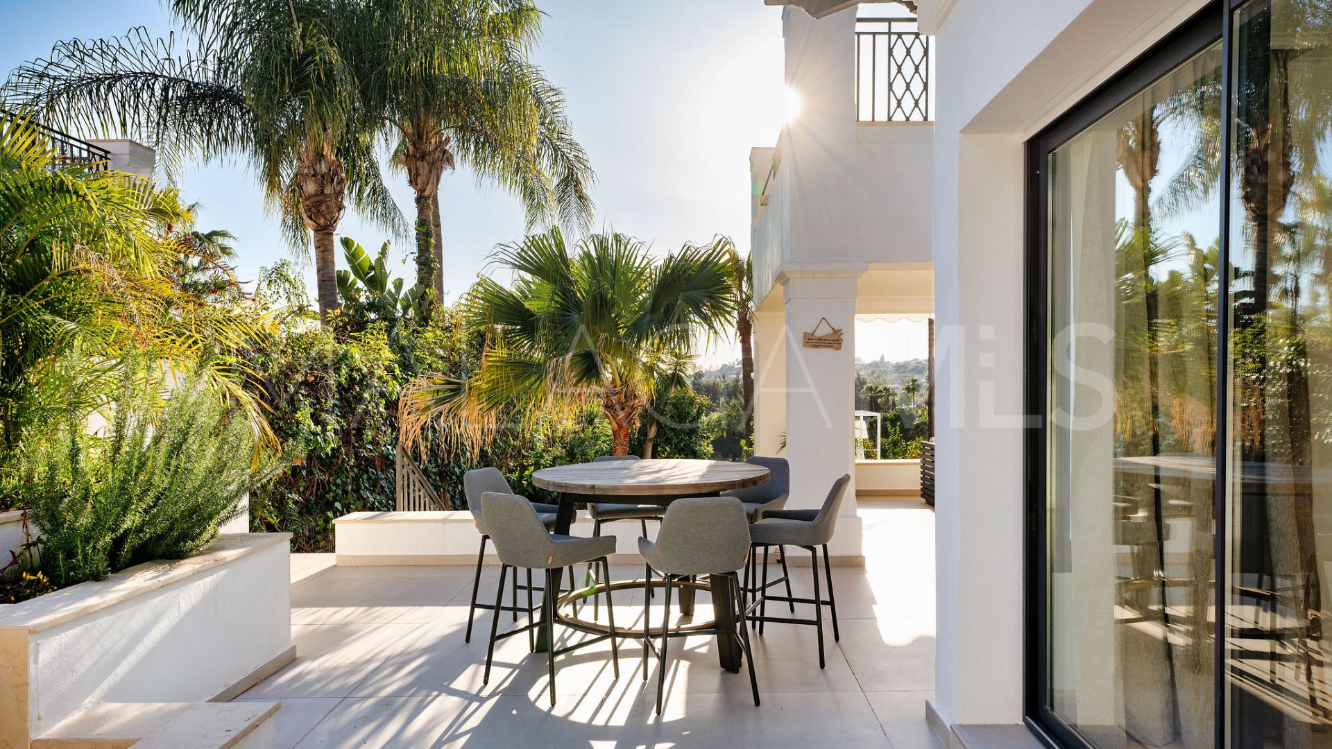 Villa for sale in Nueva Andalucia