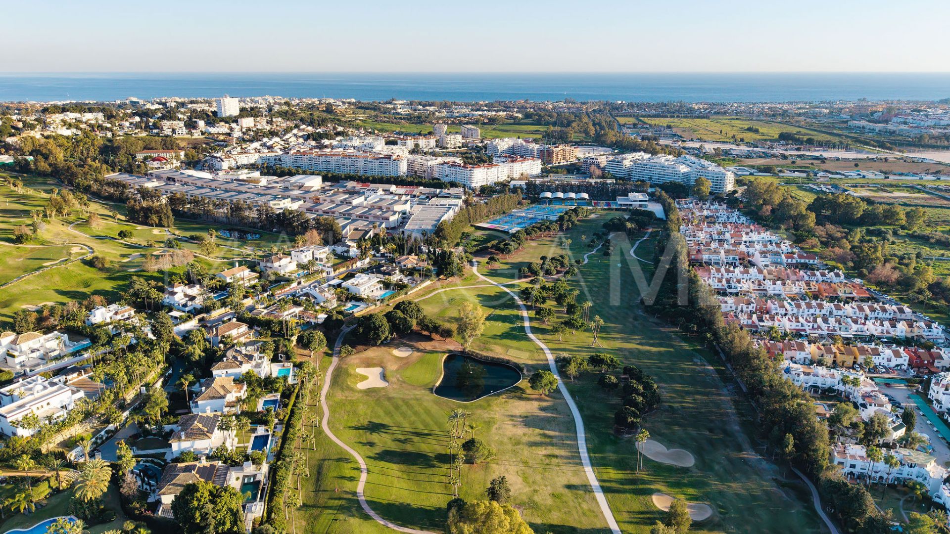 Villa for sale in Nueva Andalucia