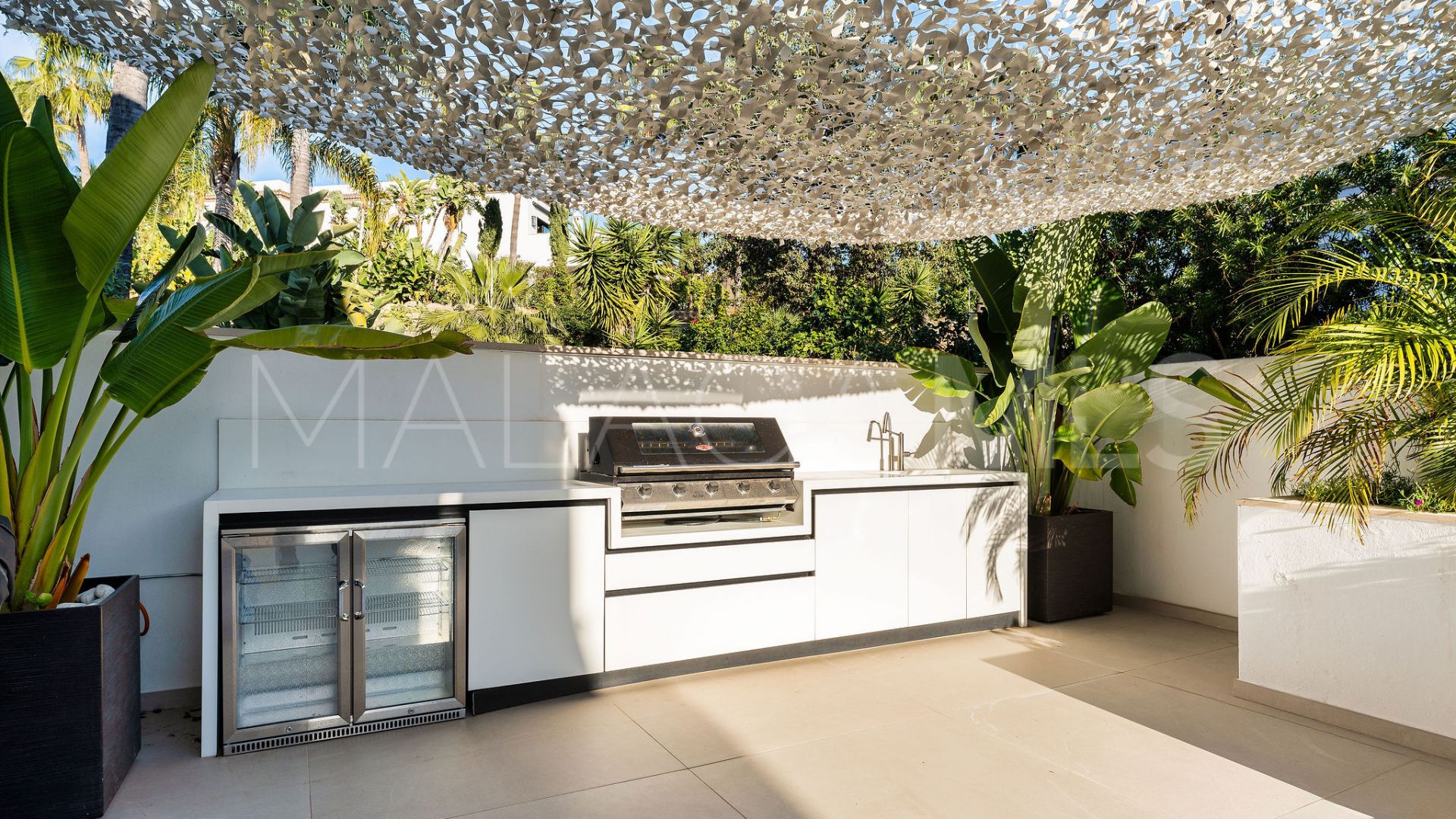 Villa for sale in Nueva Andalucia