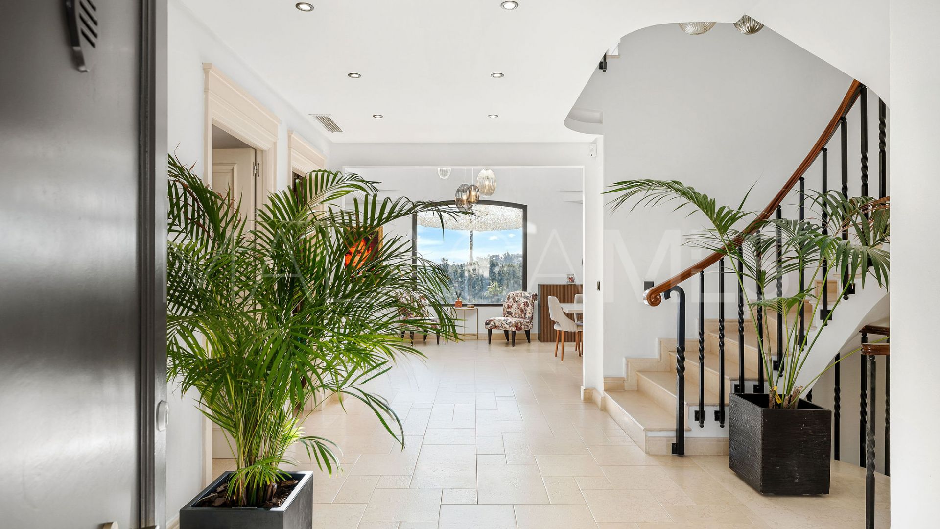 Villa for sale in Nueva Andalucia