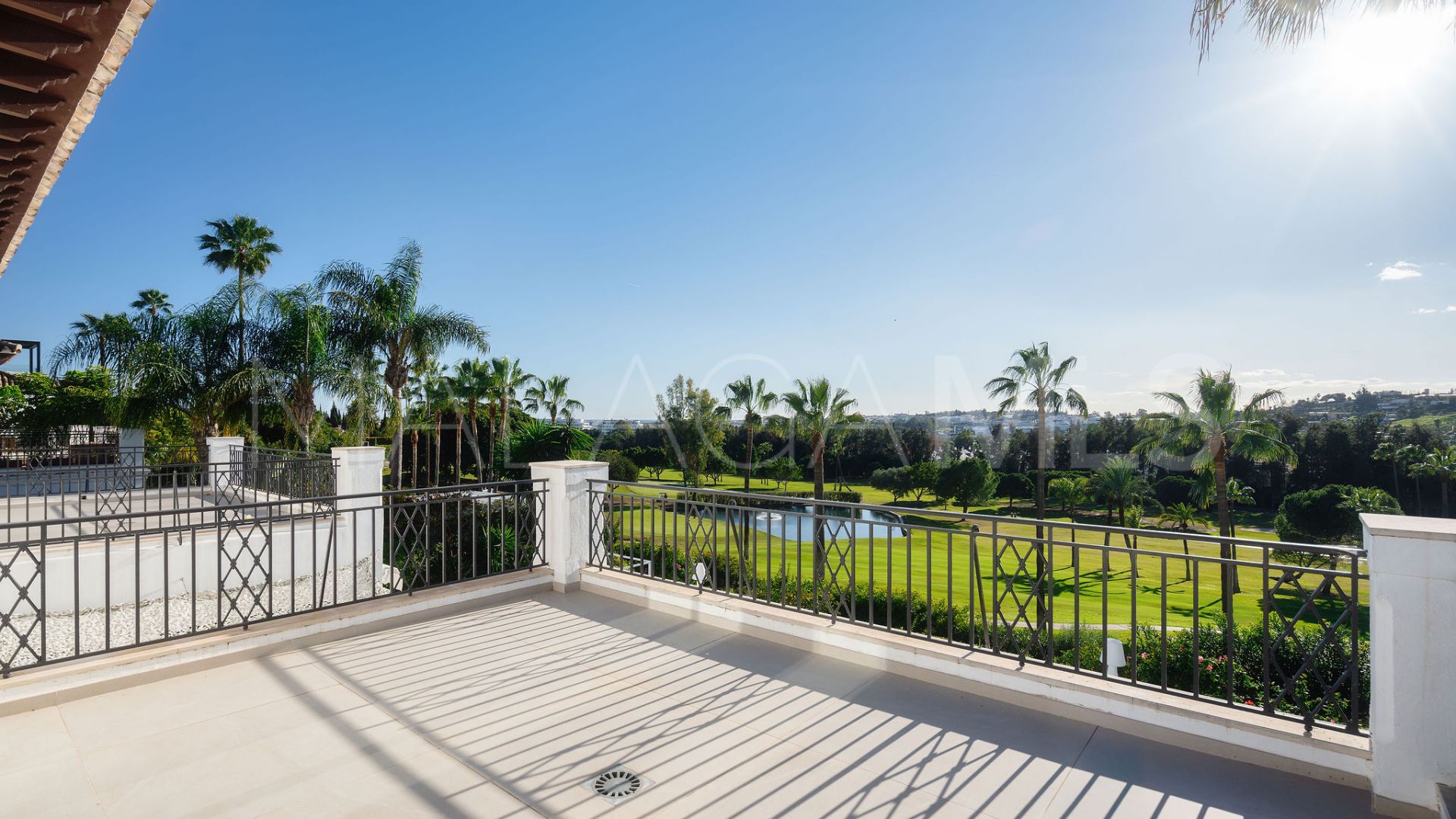 Villa for sale in Nueva Andalucia