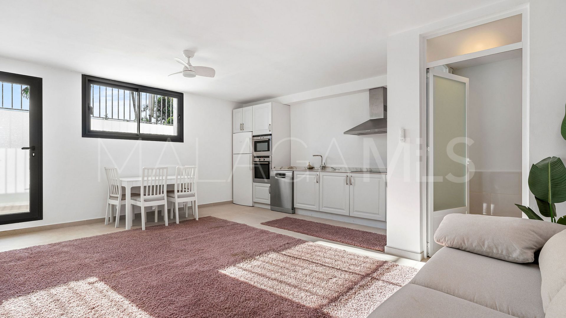 Villa for sale in Nueva Andalucia