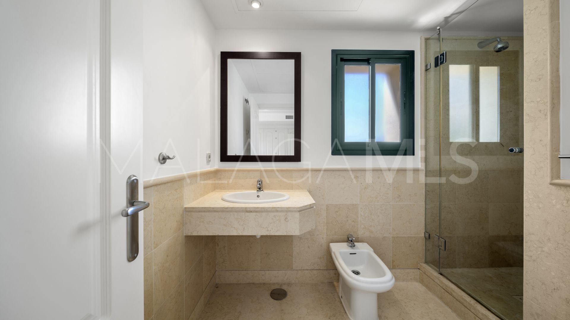 Duplex penthouse with 3 bedrooms for sale in Los Capanes del Golf