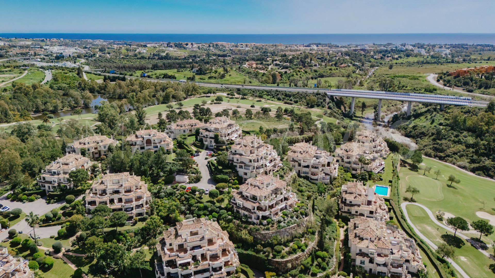 Duplex penthouse with 3 bedrooms for sale in Los Capanes del Golf