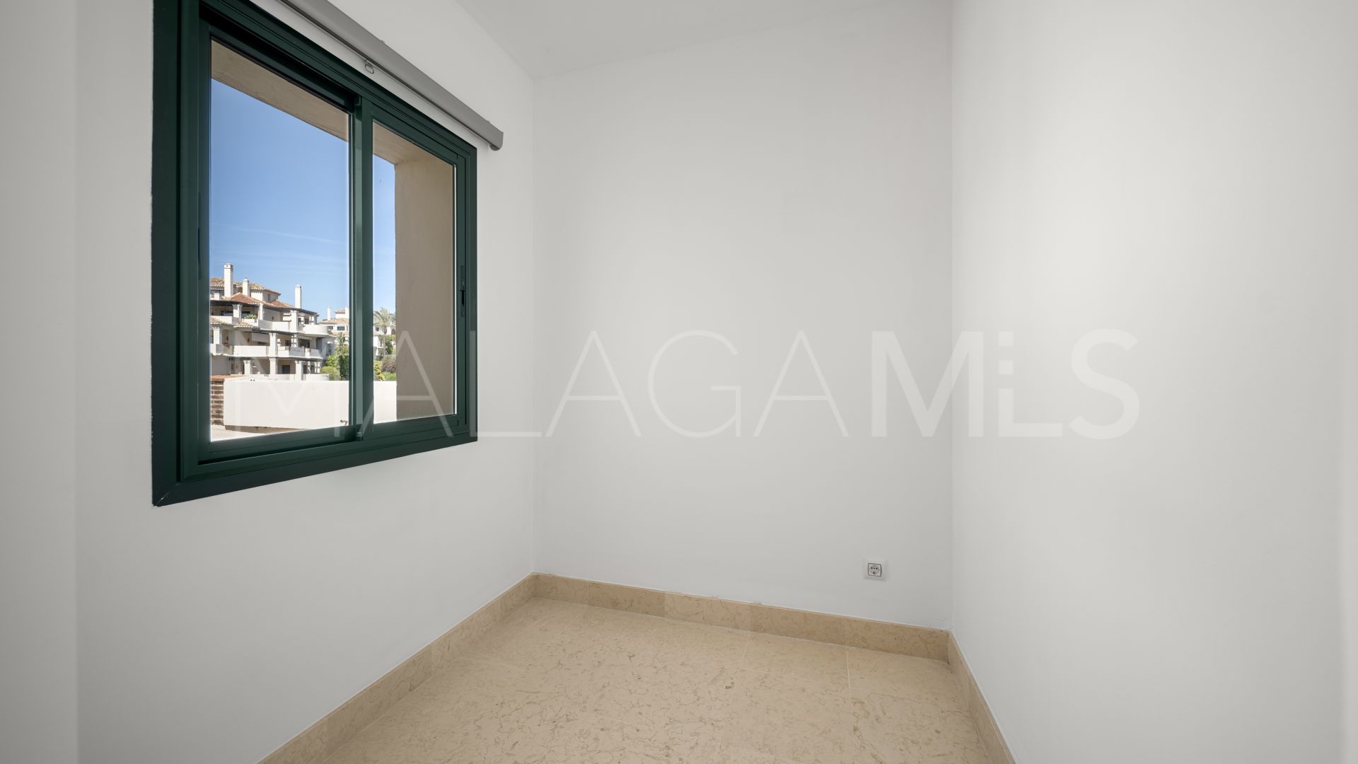 Duplex penthouse with 3 bedrooms for sale in Los Capanes del Golf